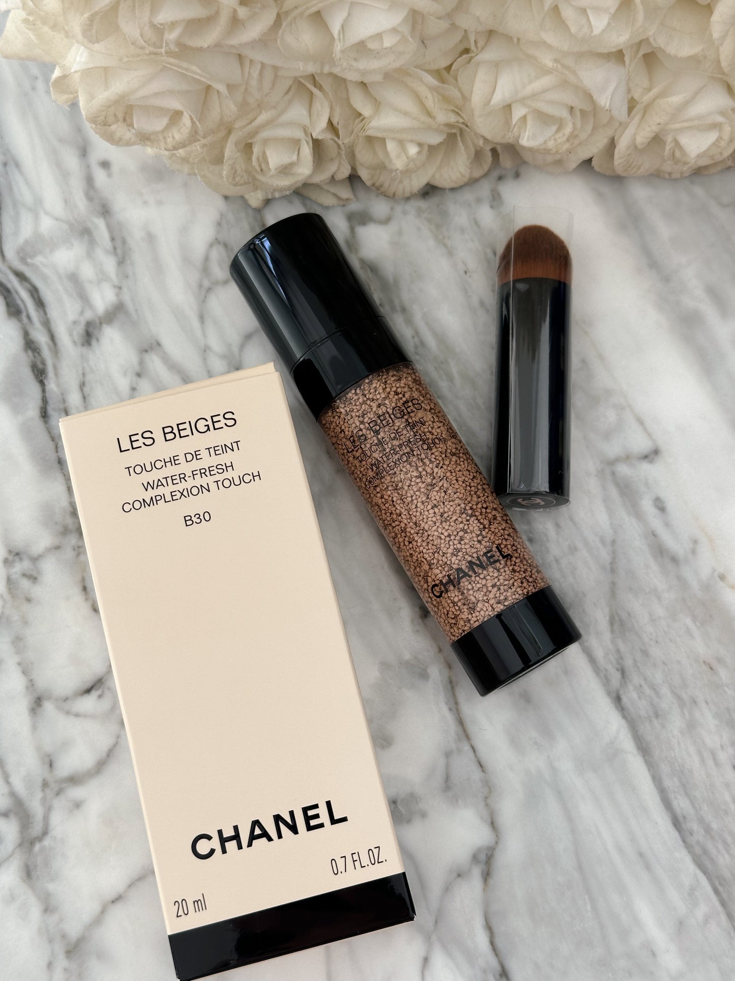 CHANEL Les Beiges Touche De Teint Water-Fresh Complexion Touch (B30)