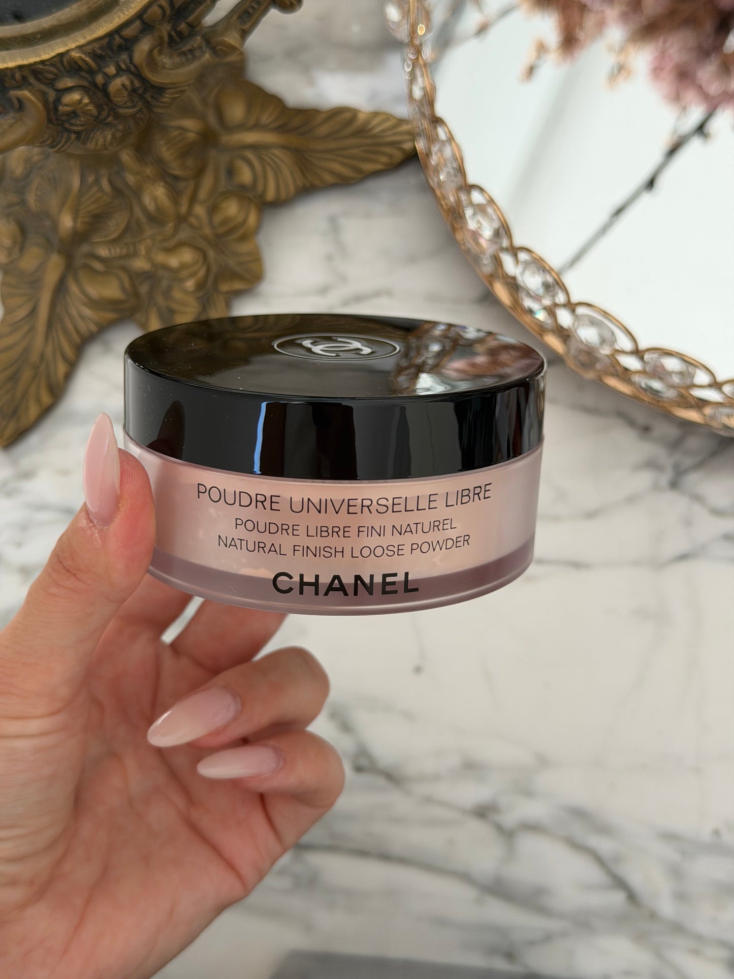 CHANEL Poudre Universelle Libre
Natural Finish Loose Powder (12)