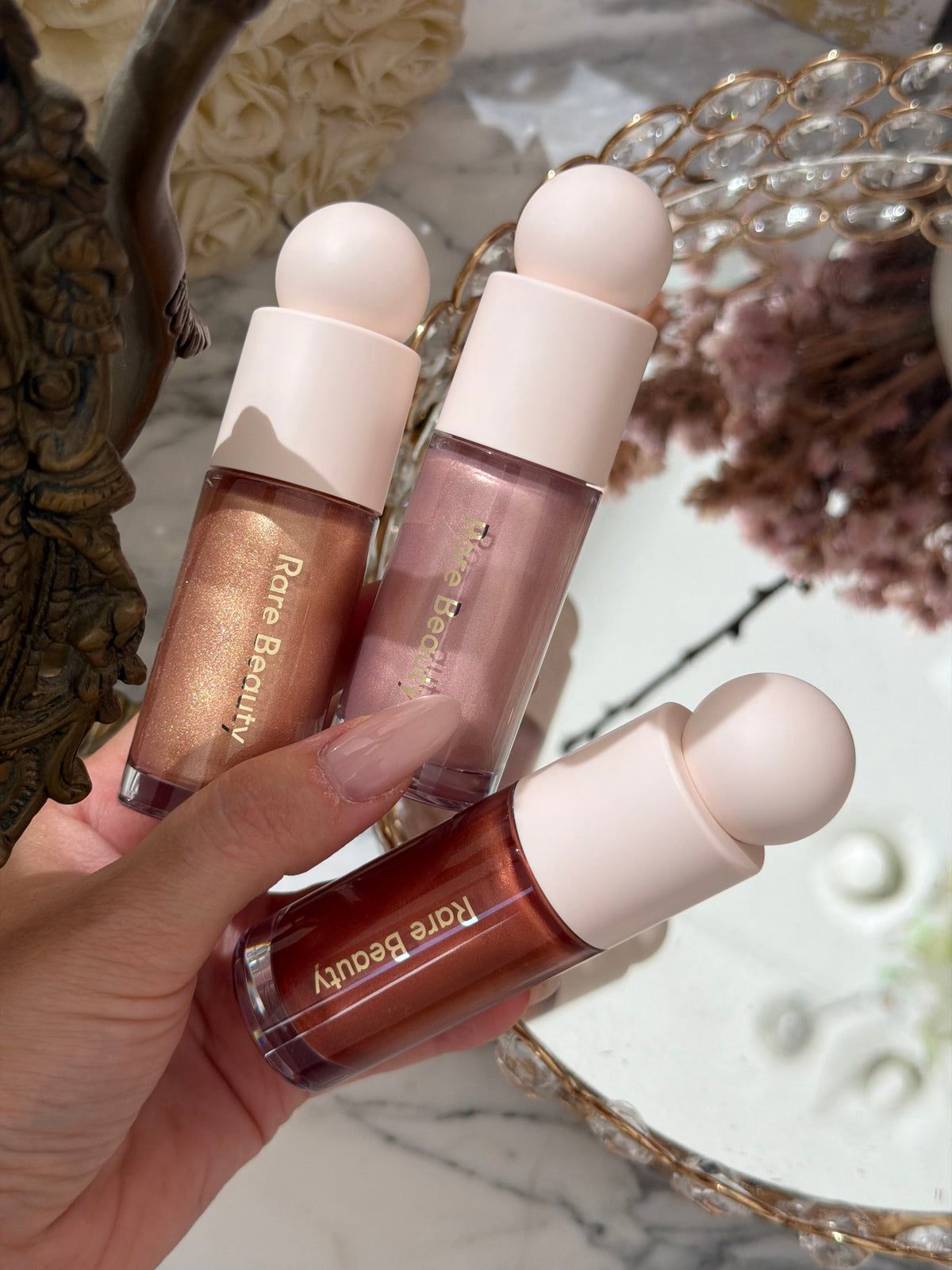 RARE BEAUTY Positive Light Liquid Luminizer - Enchant