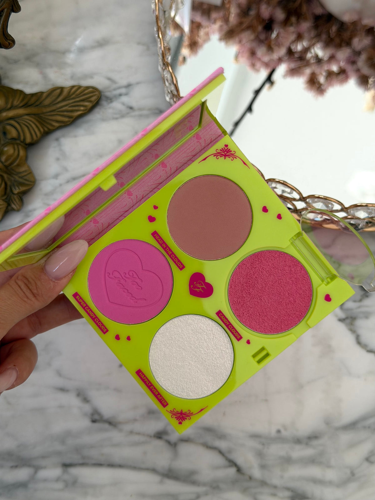 TOO FACED Fairytale Crush
Limited Edition Blush & Highlighter Palette