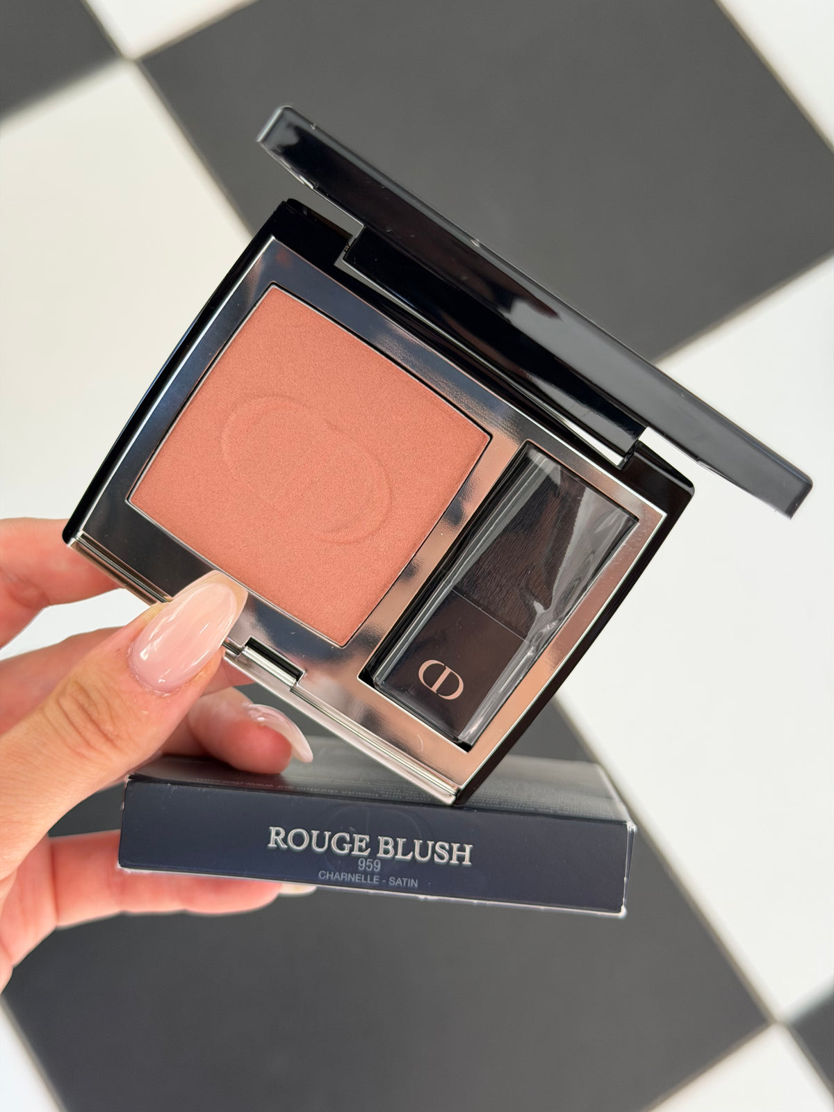 DIOR Rouge Blush Satin
Couture Colour Makeup - Long Wear (959)