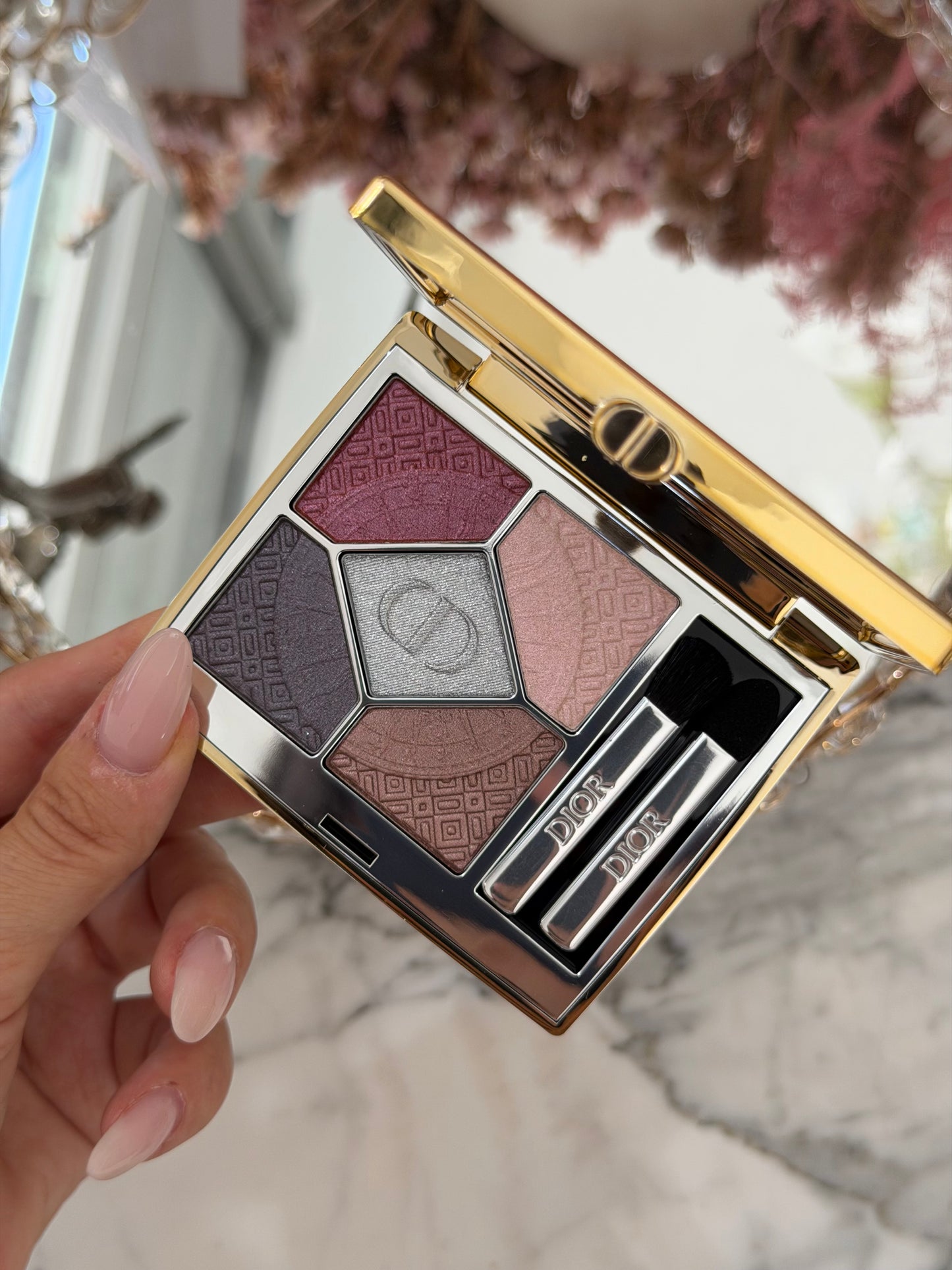 DIOR Diorshow 5 Couleurs - Limited Edition (863)
High-Color Eyeshadow Wardrobe - Longwear Creamy Powder Palette