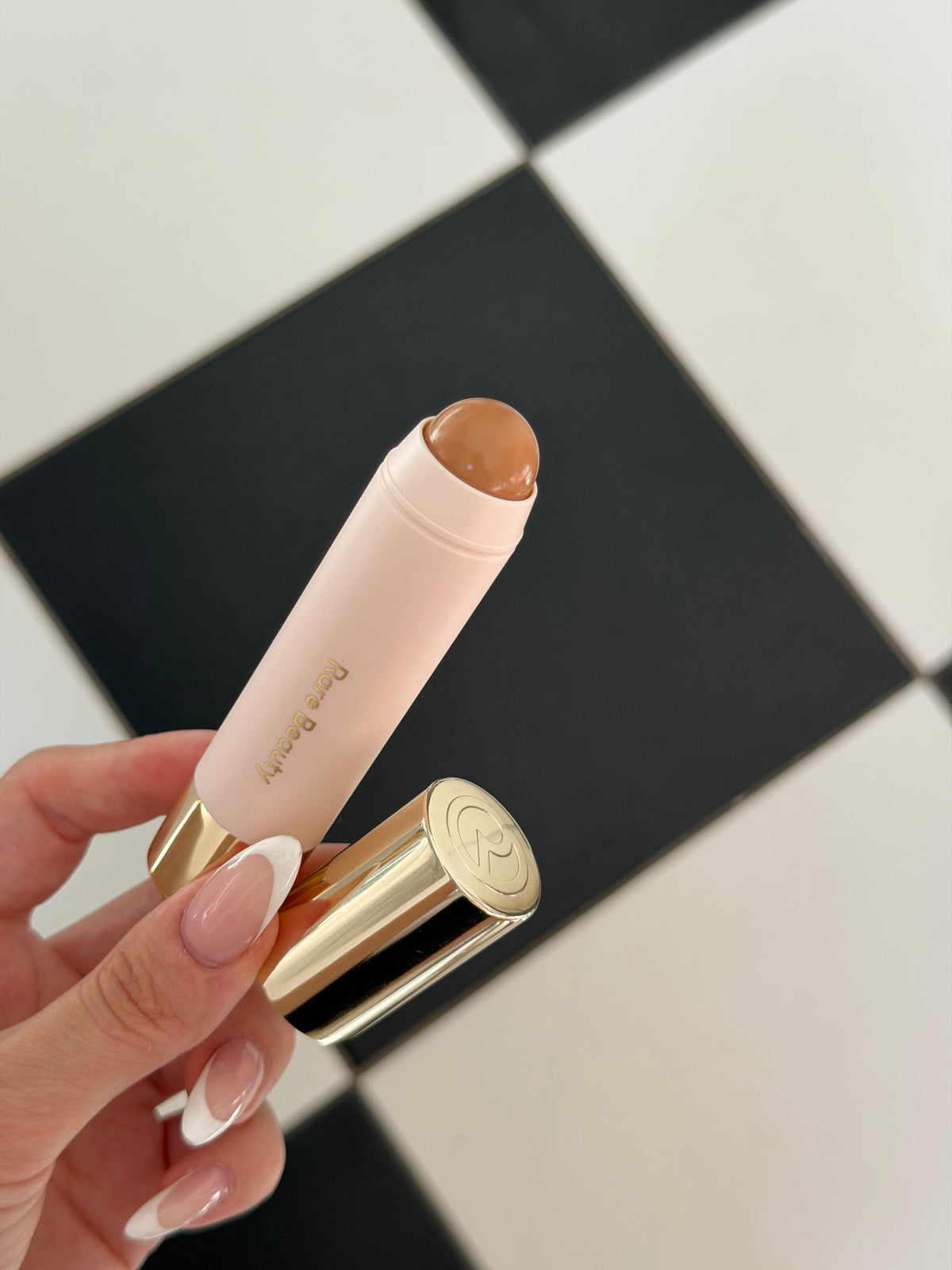 RARE BEAUTY Warm Wishes Effortless Bronzer Stick - Happy Sol