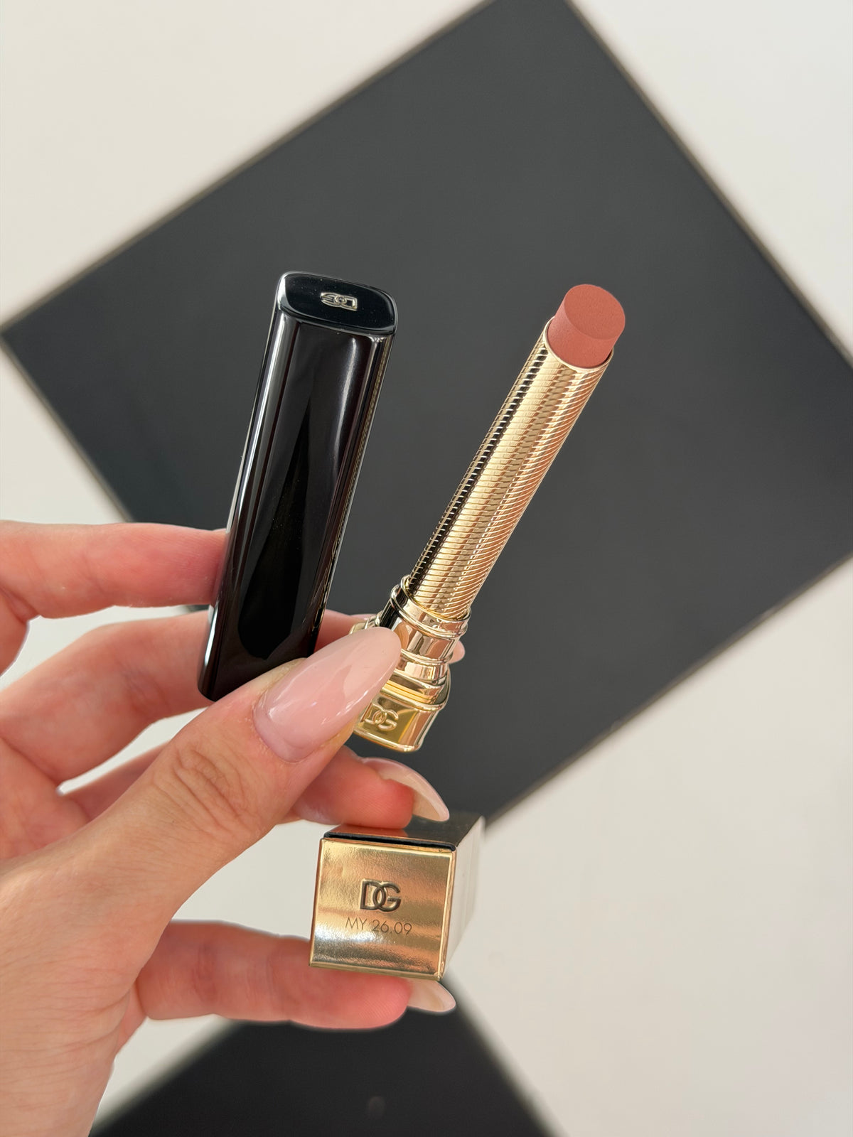 DOLCE&GABBANA My Comfy Matte Lipstick - My 26.09
Instant Rich Color & Hydration Lip Stylo