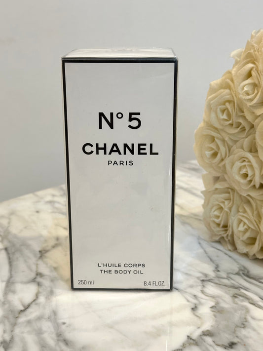 CHANEL N°5
The Beige Gold Body Oil 250ml