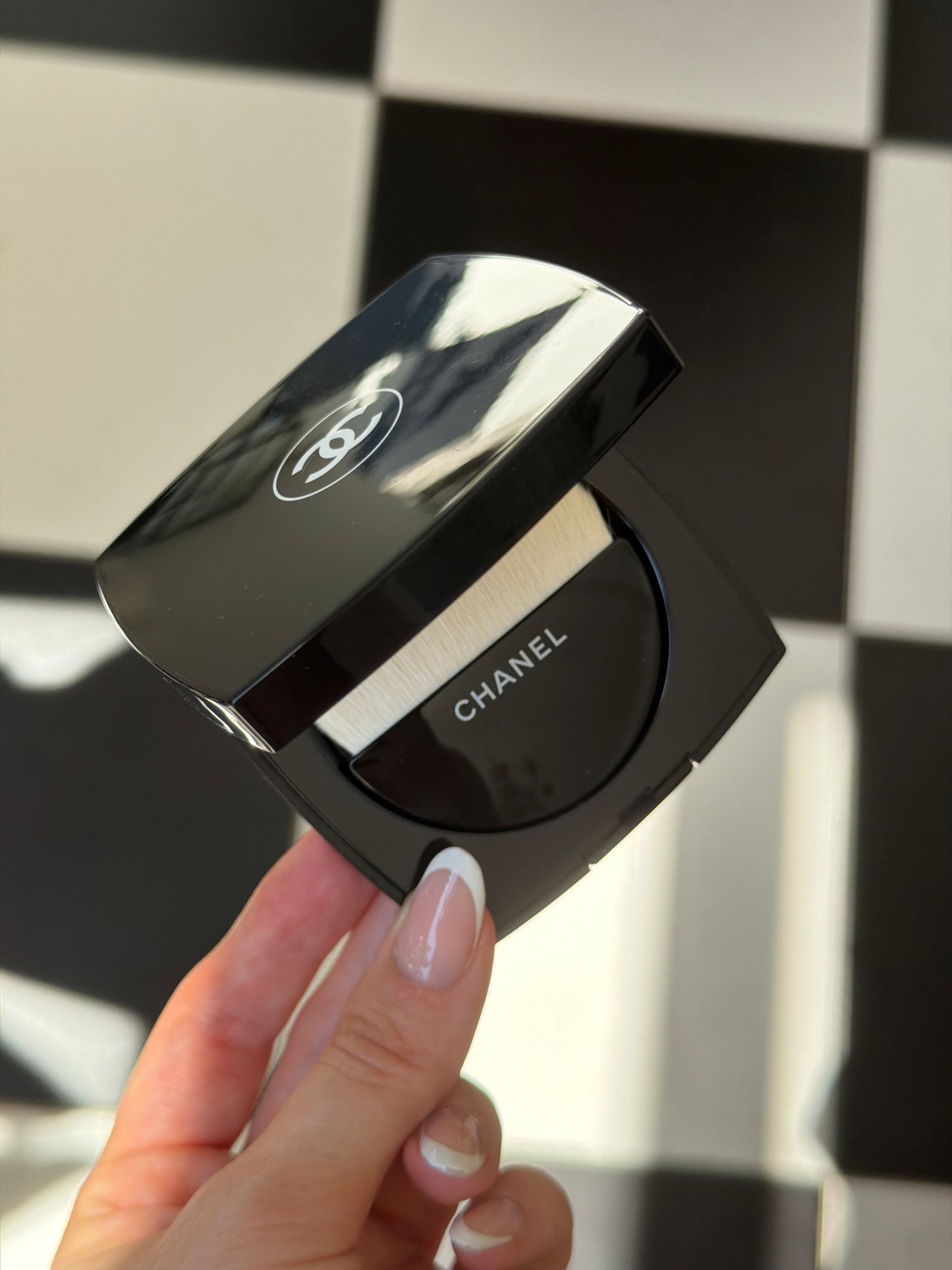 CHANEL Poudre Lumière
Highlighting Powder (10)