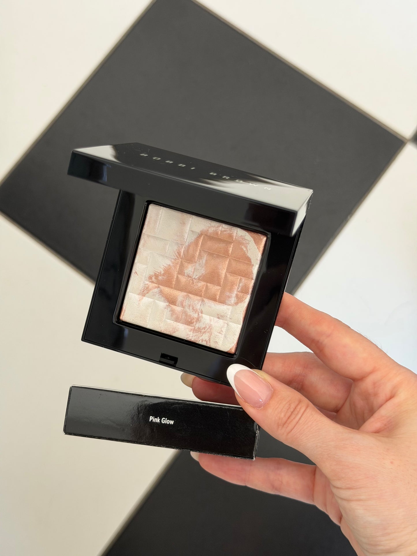 BOBBI BROWN
Highlighting Powder - Pearl-Infused