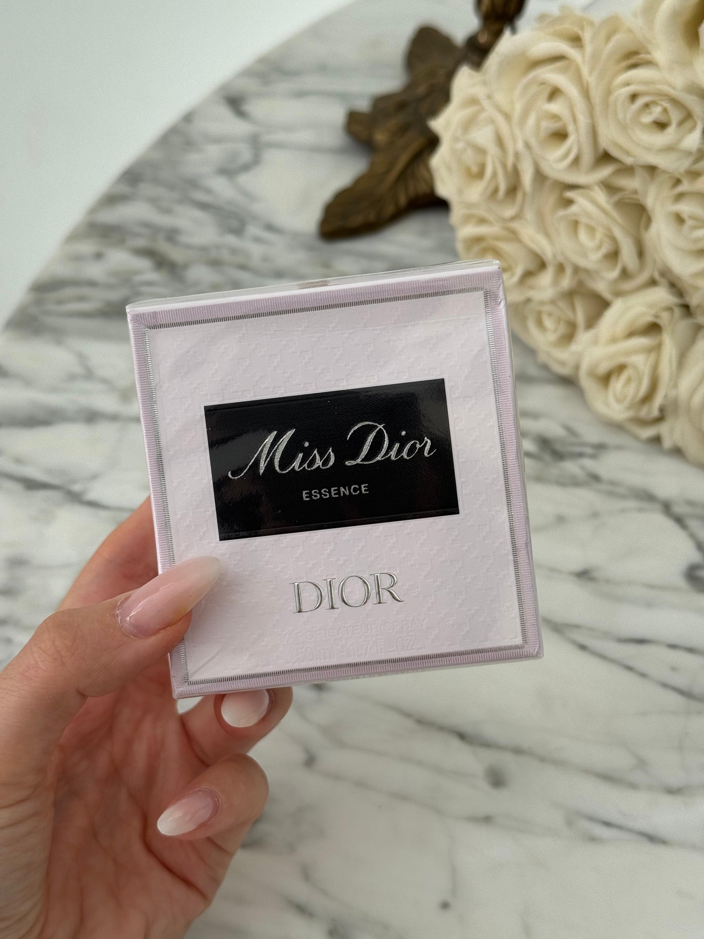DIOR Miss Dior Essence
Jammy, Floral and Woody Notes