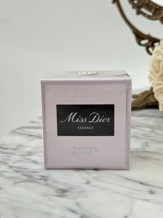 DIOR Miss Dior Essence
Jammy, Floral and Woody Notes