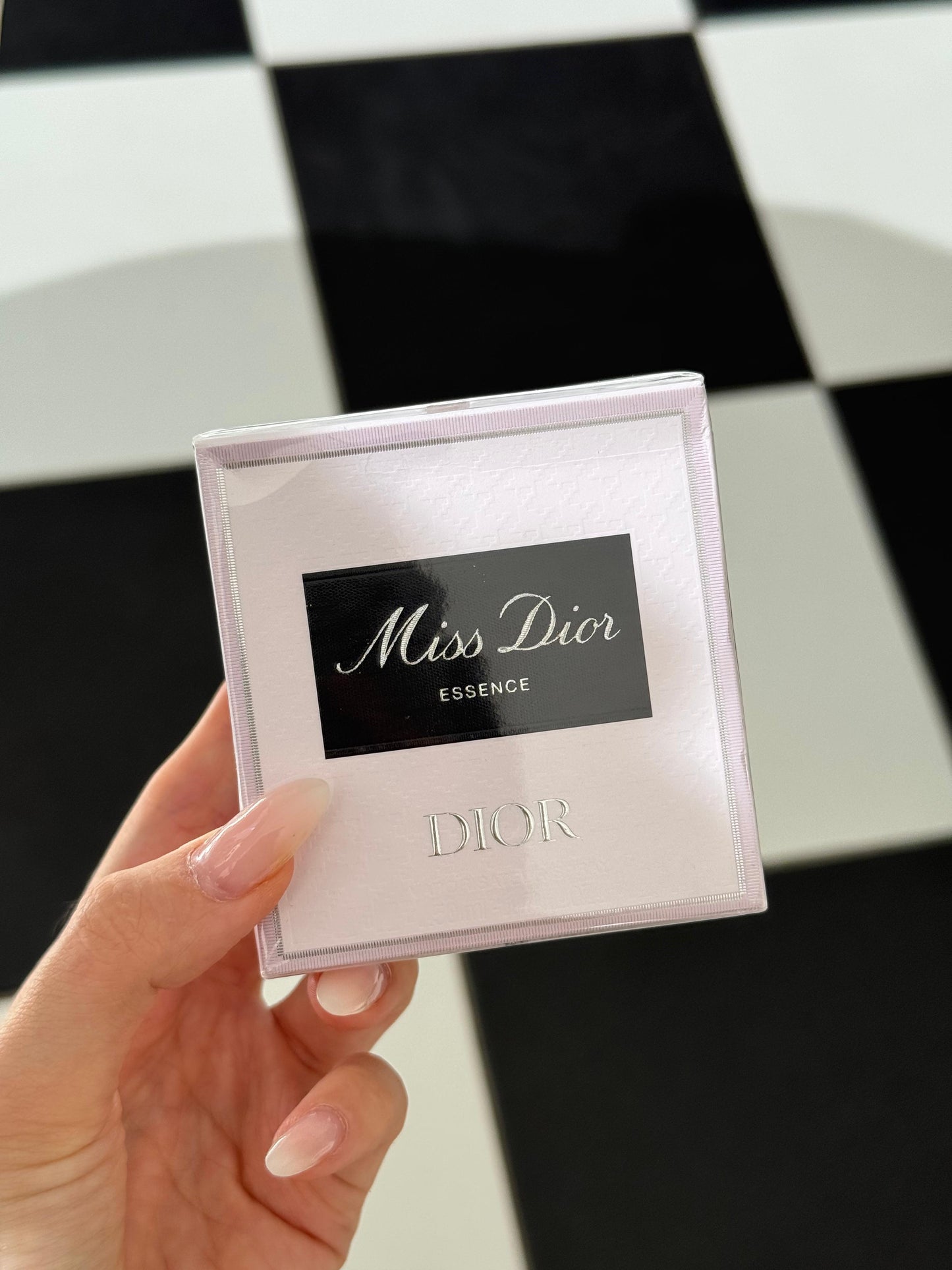 DIOR Miss Dior Essence
Jammy, Floral and Woody Notes