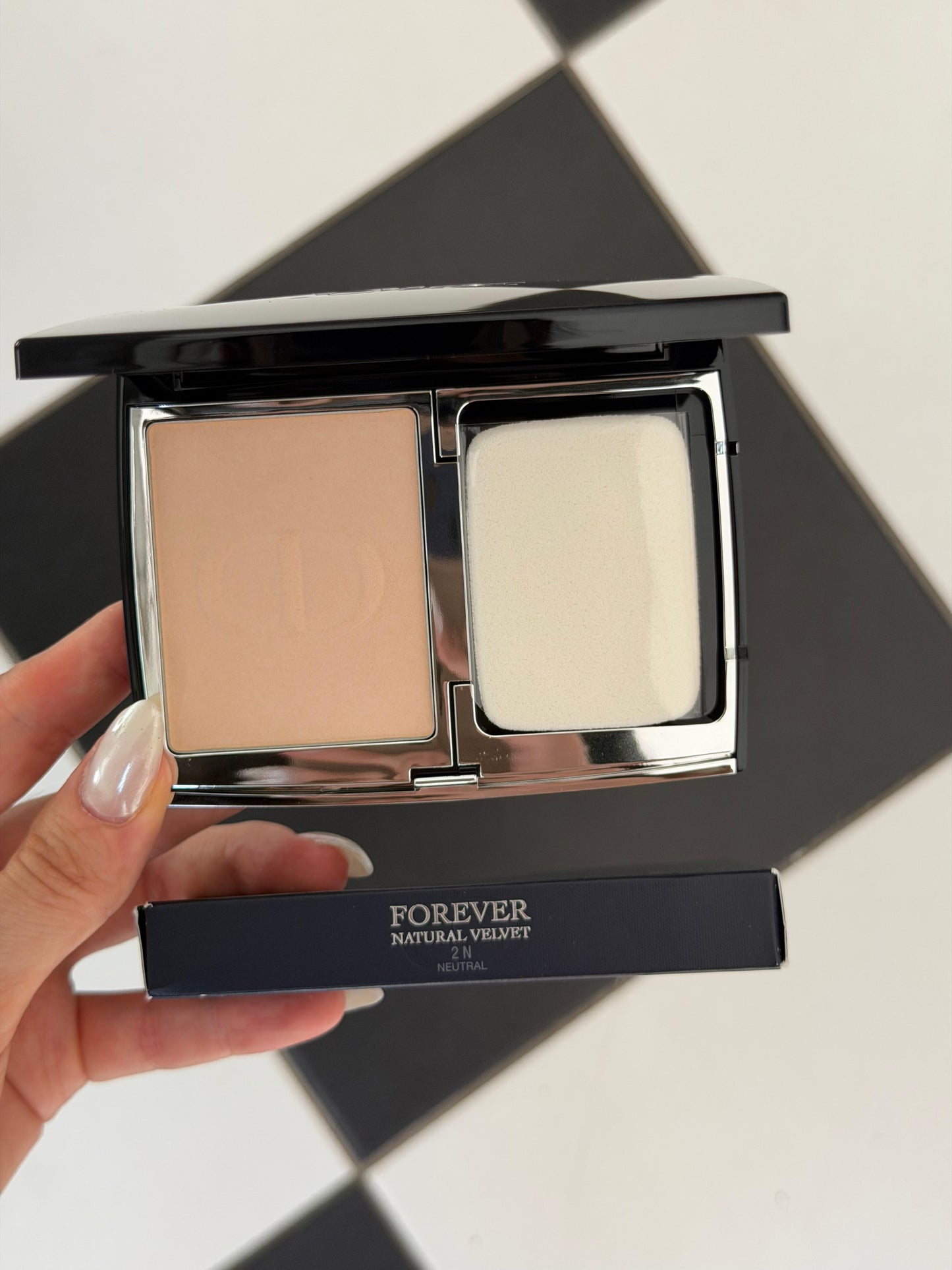 DIOR Forever Natural Velvet
Compact Foundation (2N)