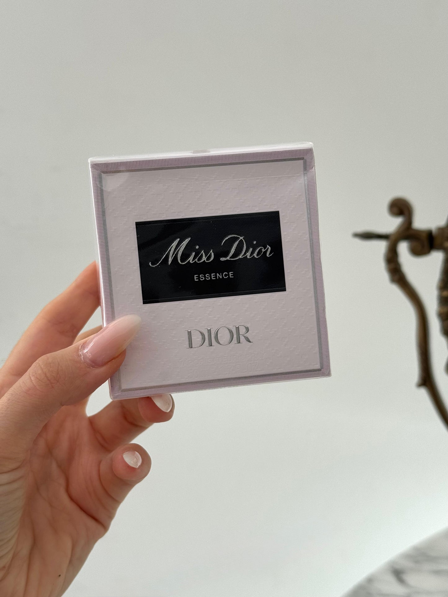 DIOR Miss Dior Essence
Jammy, Floral and Woody Notes