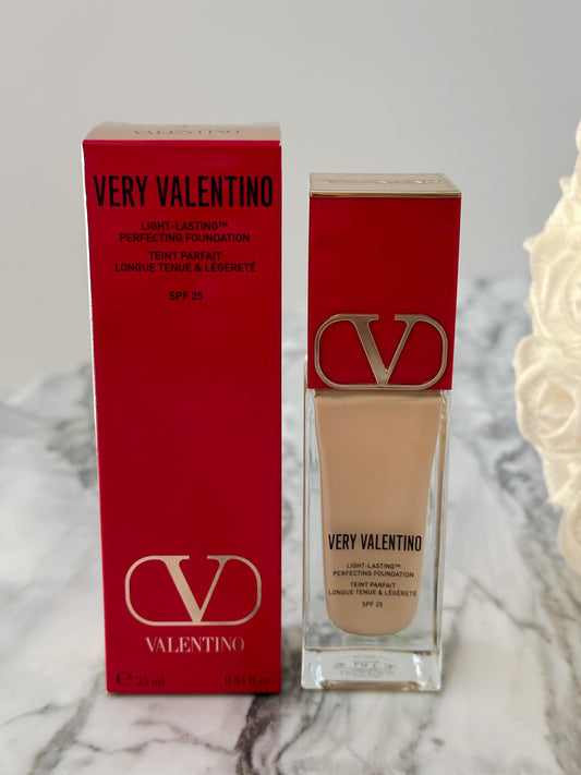 VALENTINO Very Valentino 24 Hour Wear Liquid Perfecting Foundation SPF25