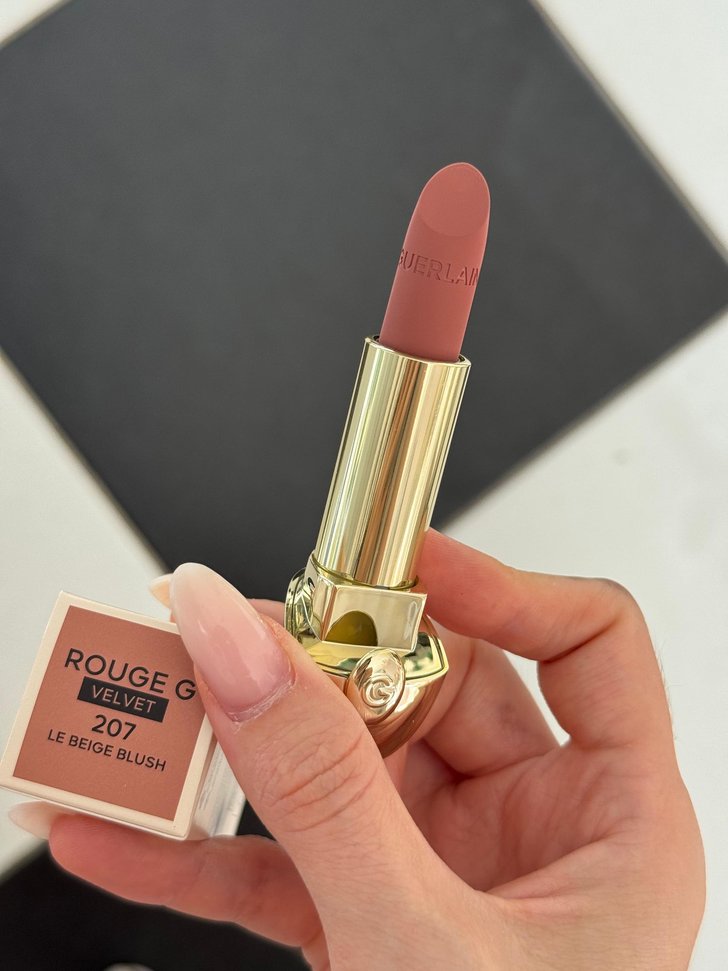 GUERLAIN Rouge G Velvet
Lipstick (207)