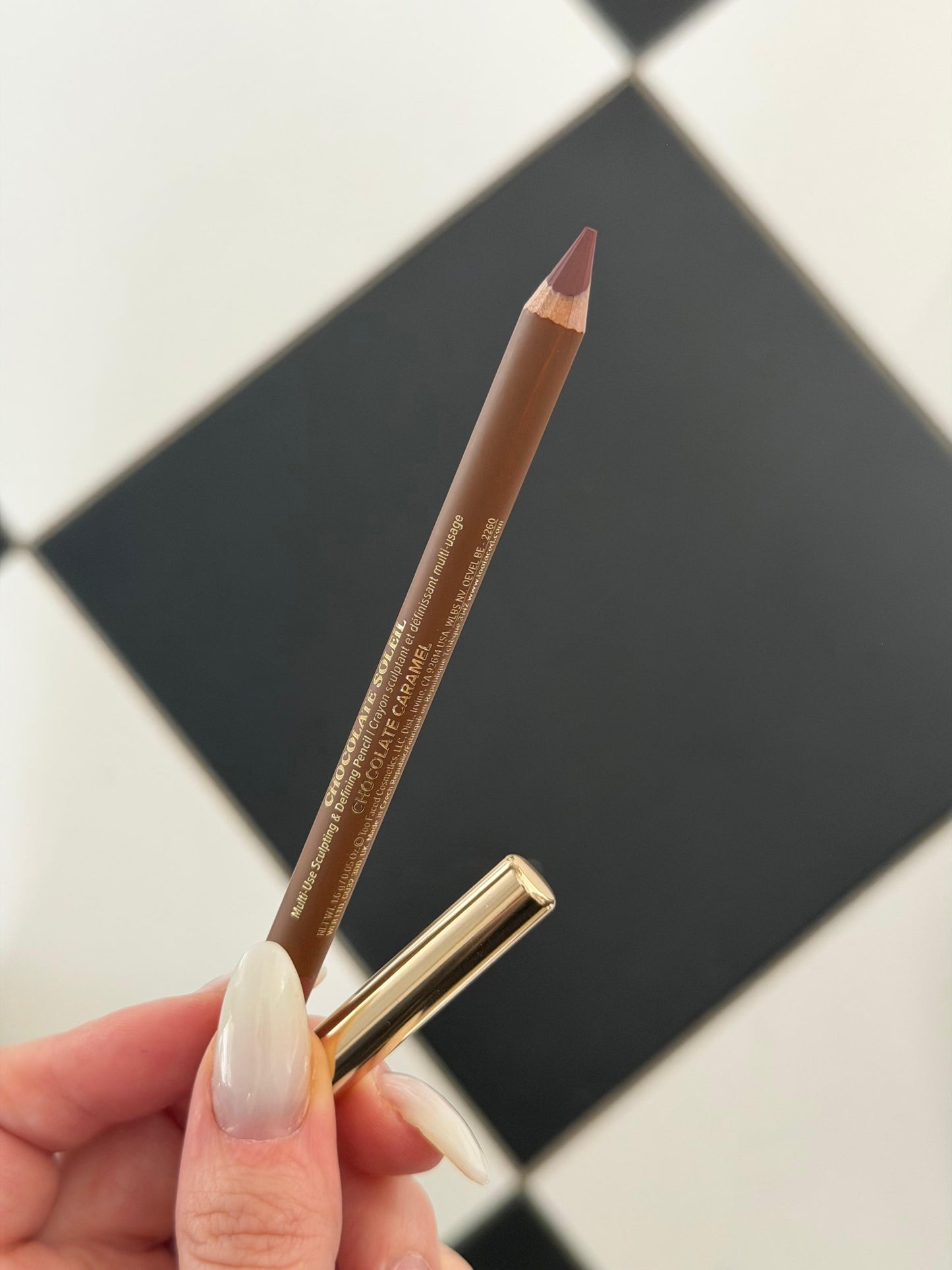 TOO FACED Chocolate Soleil Multi-Use Sculpting And Defining Pencil - Chocolate Caramel
