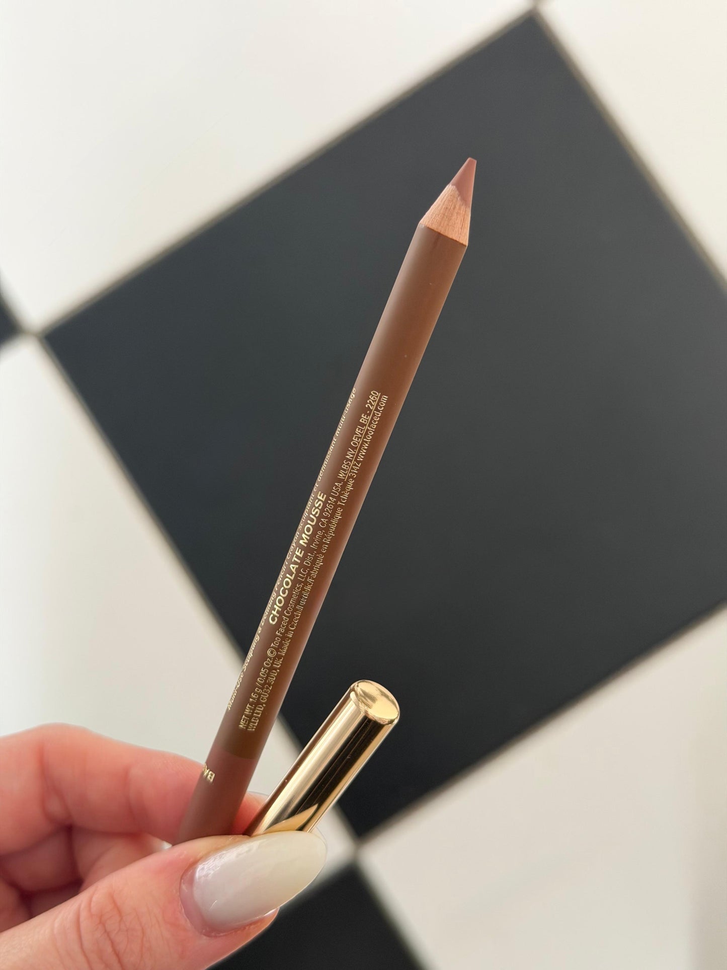 TOO FACED Chocolate Soleil Multi-Use Sculpting And Defining Pencil - Chocolate Mousse