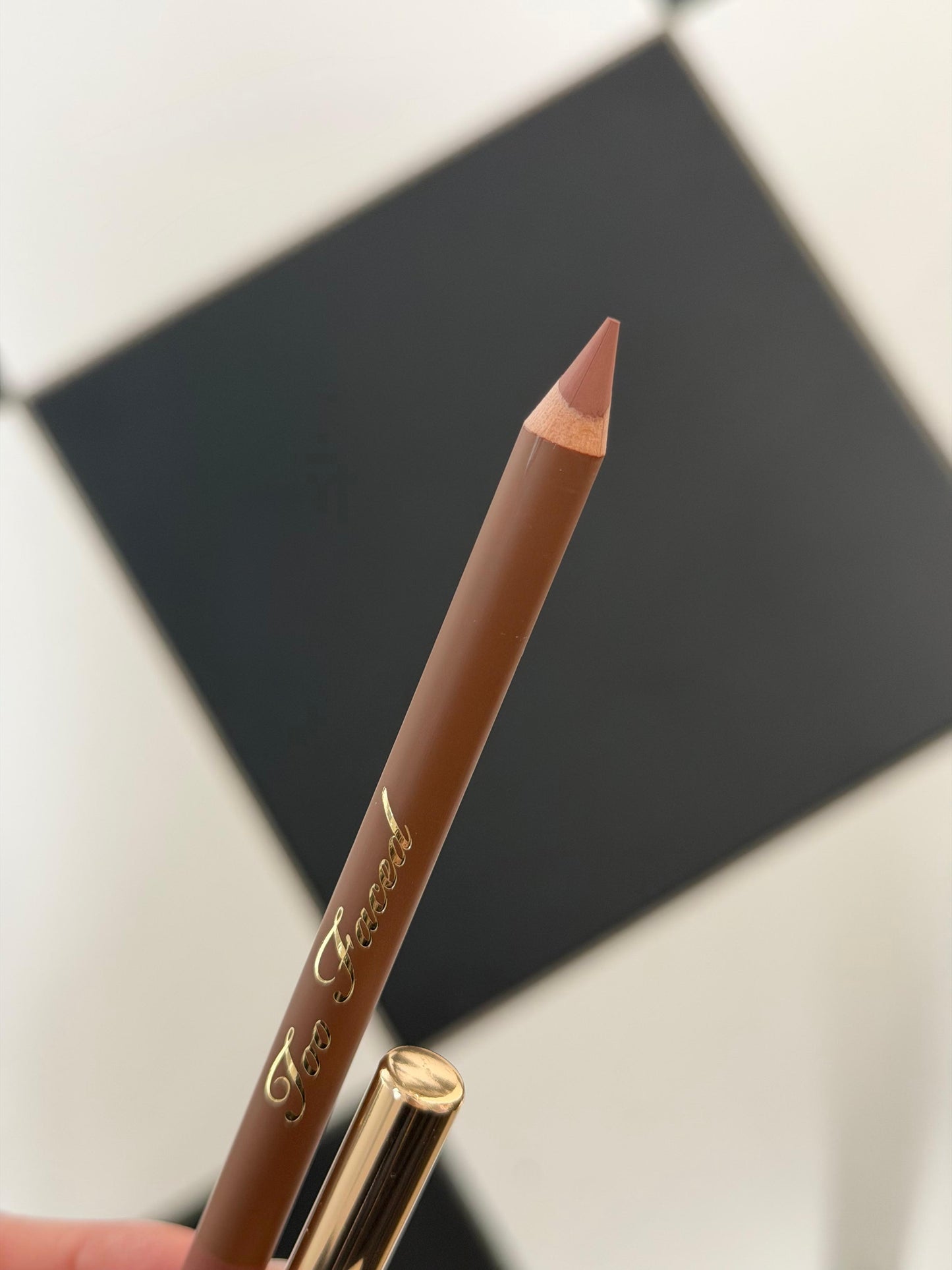 TOO FACED Chocolate Soleil Multi-Use Sculpting And Defining Pencil - Chocolate Mousse