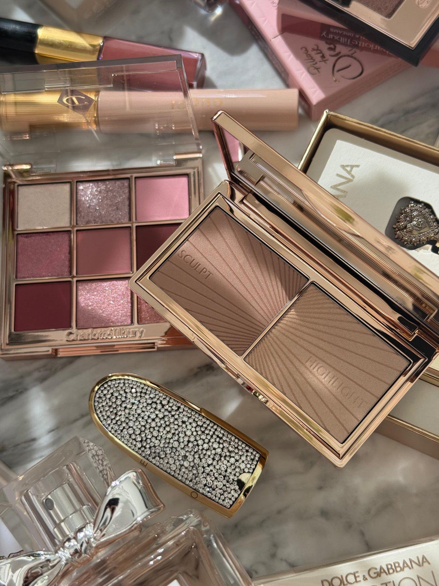 CHARLOTTE TILBURY Filmstar Bronze & Glow
Light To Medium Contour Palette
