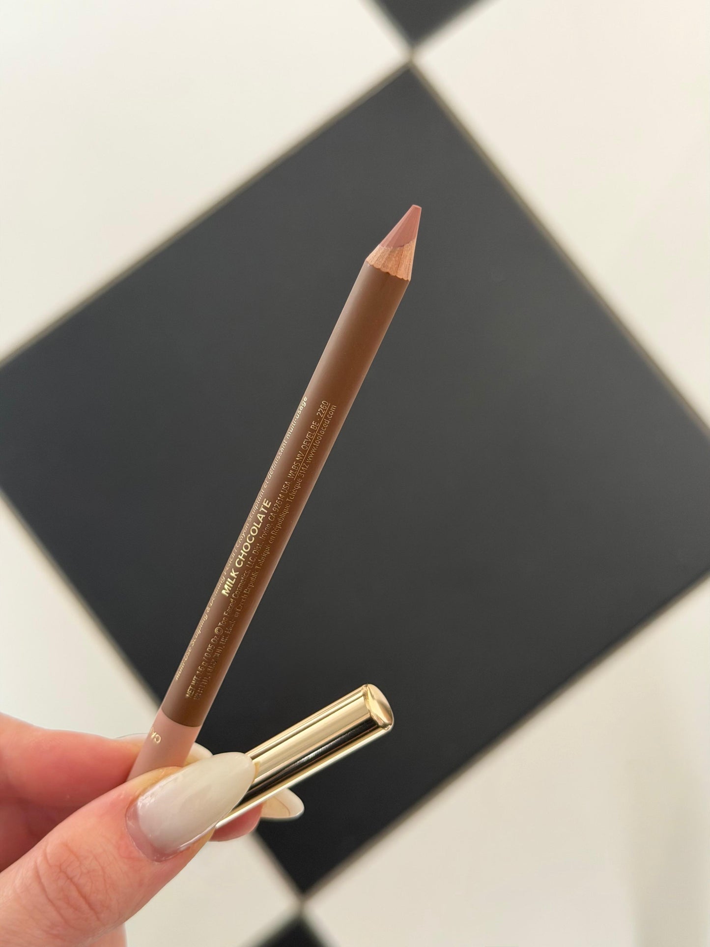 TOO FACED Chocolate Soleil Multi-Use Sculpting And Defining Pencil - Milk Chocolate