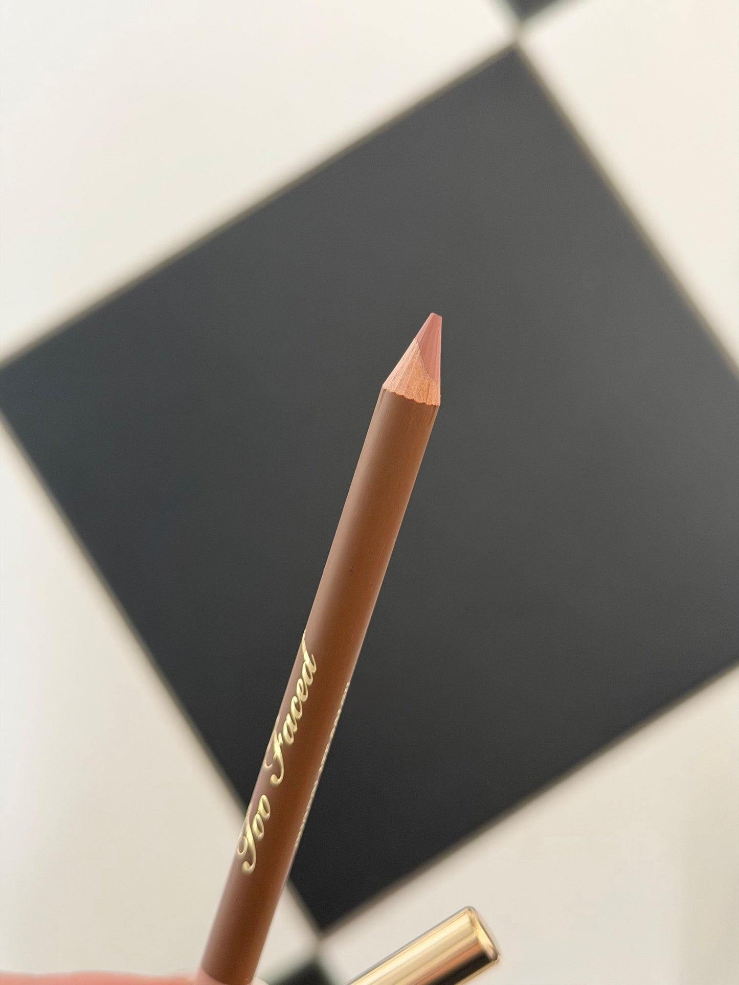 TOO FACED Chocolate Soleil Multi-Use Sculpting And Defining Pencil - Milk Chocolate