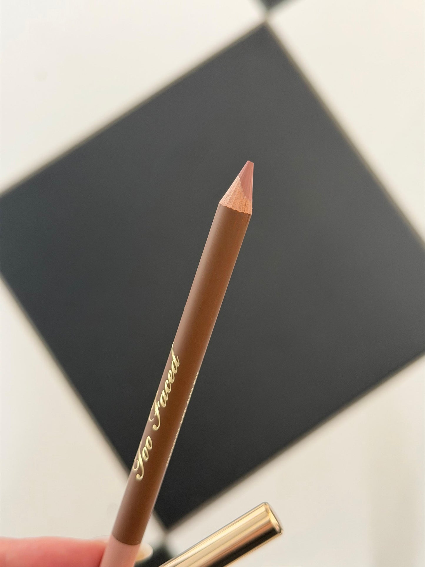 TOO FACED Chocolate Soleil Multi-Use Sculpting And Defining Pencil - Milk Chocolate