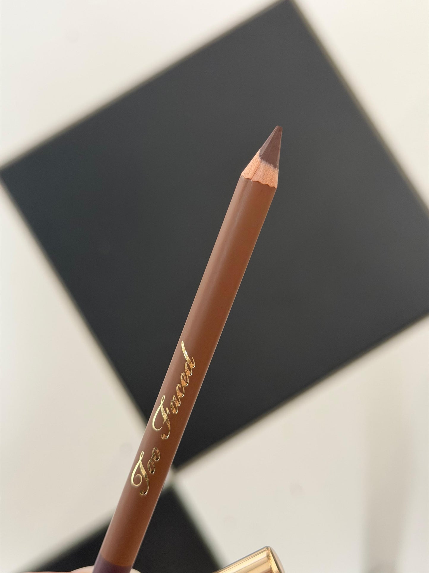 TOO FACED Chocolate Soleil Multi-Use Sculpting And Defining Pencil - Chocolate Lava
