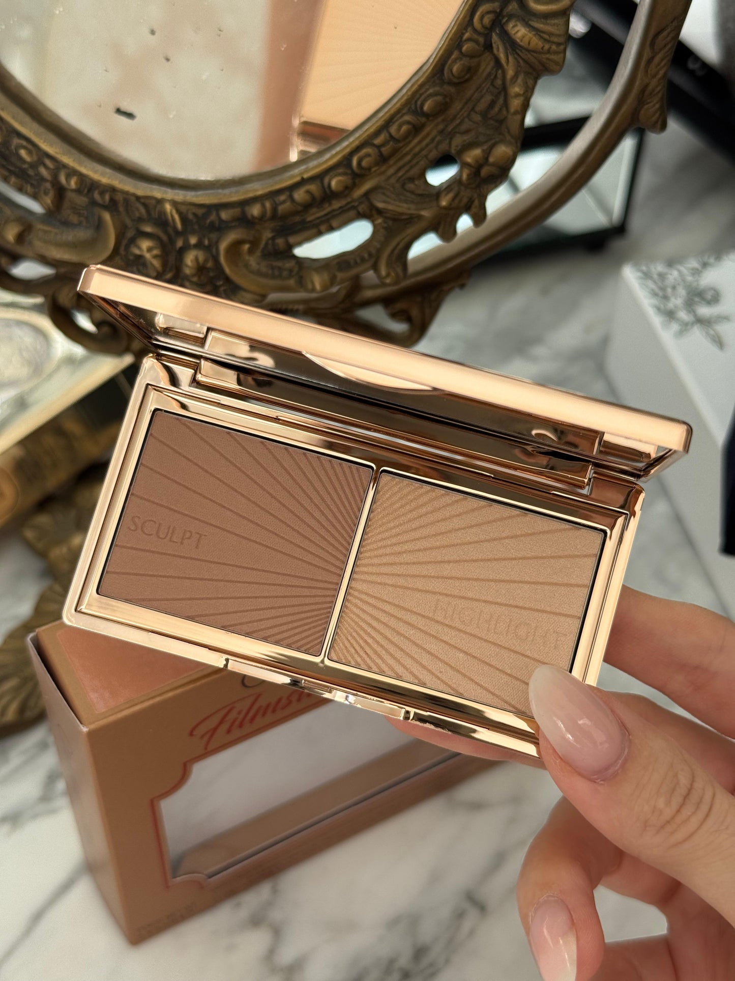 CHARLOTTE TILBURY Filmstar Bronze & Glow
Light To Medium Contour Palette