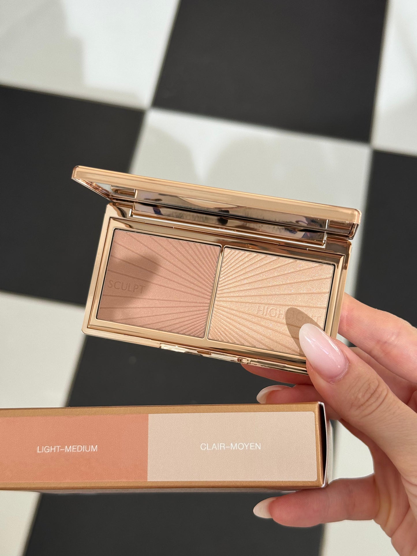 CHARLOTTE TILBURY Filmstar Bronze & Glow
Light To Medium Contour Palette