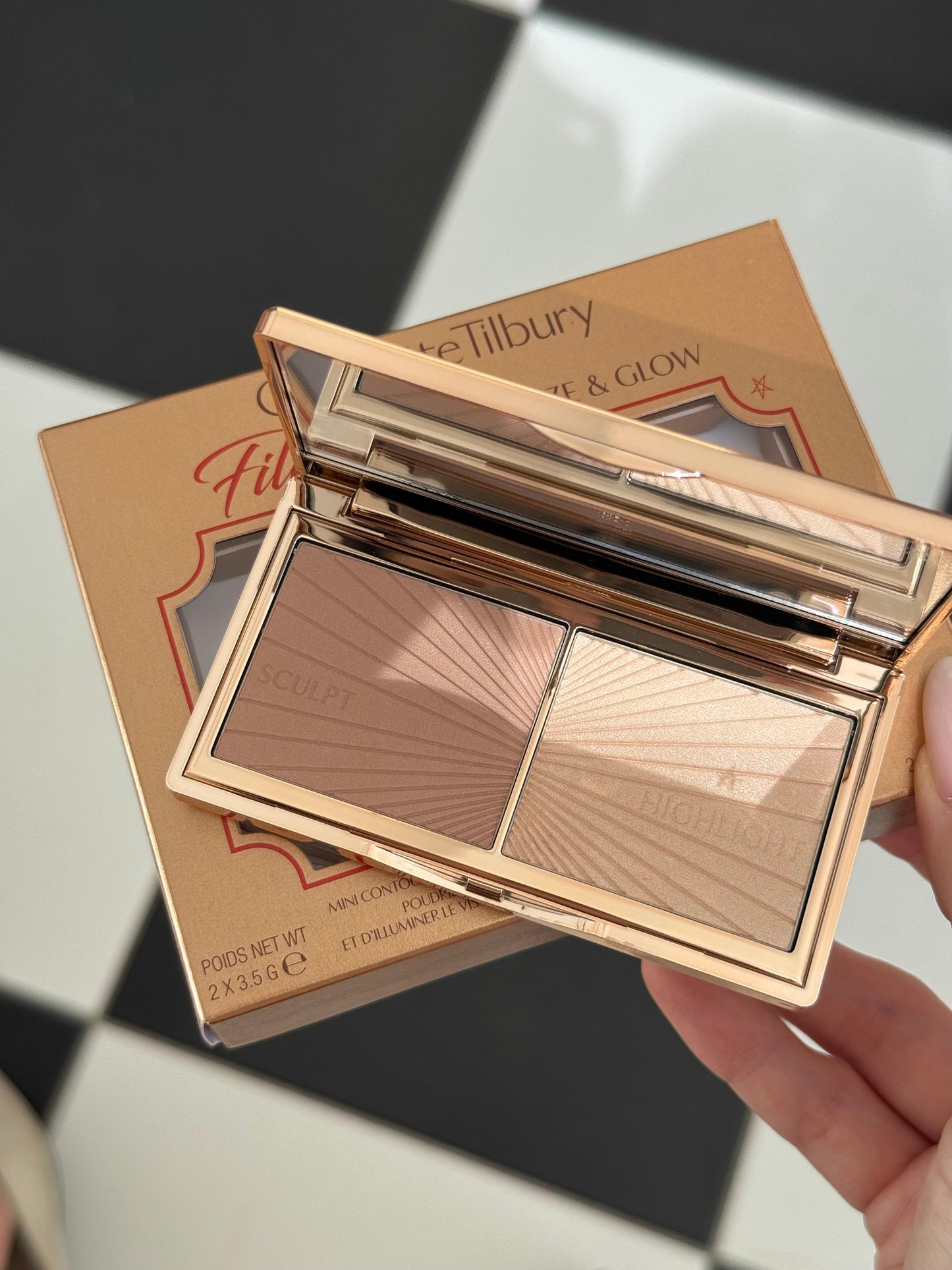 CHARLOTTE TILBURY Filmstar Bronze & Glow
Light To Medium Contour Palette