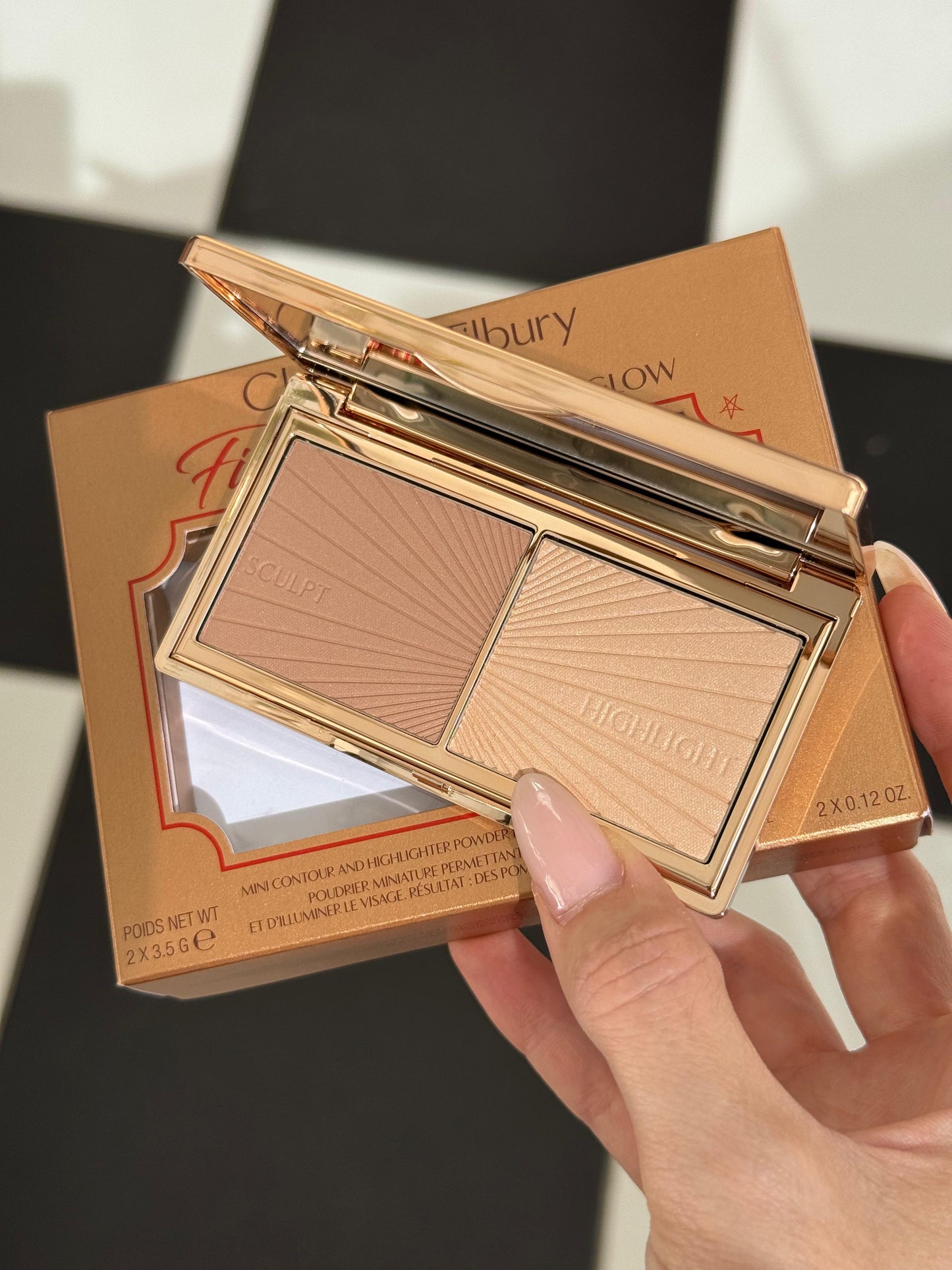 CHARLOTTE TILBURY Filmstar Bronze & Glow
Light To Medium Contour Palette