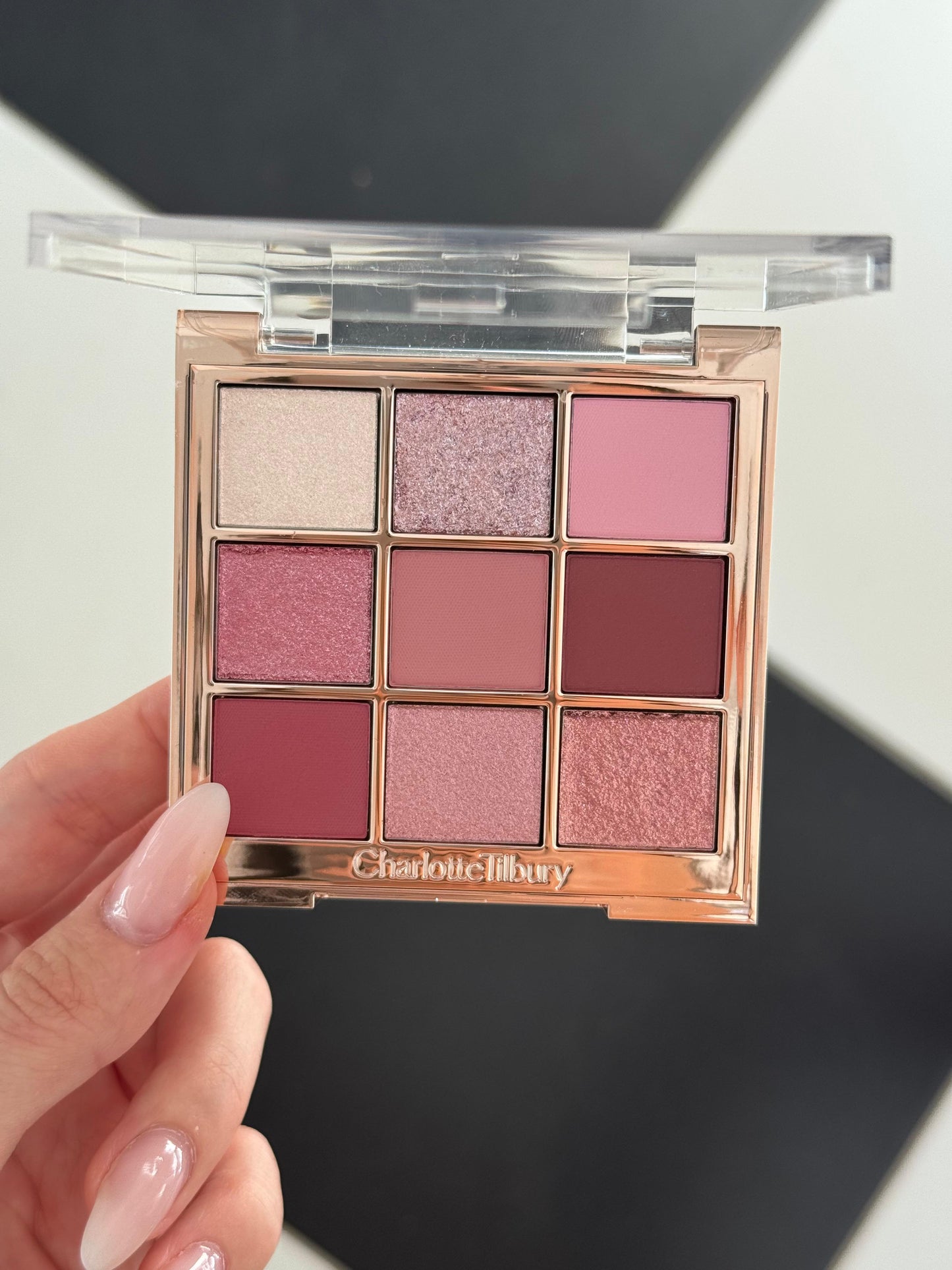 CHARLOTTE TILBURY
Charlotte's Palette Of Beautifying Eye Trends - Pink Love