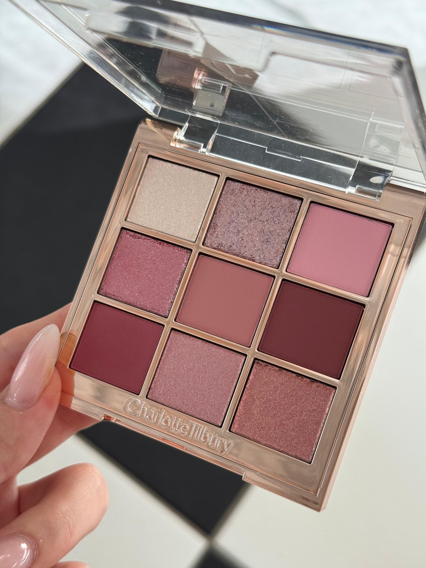 CHARLOTTE TILBURY
Charlotte's Palette Of Beautifying Eye Trends - Pink Love
