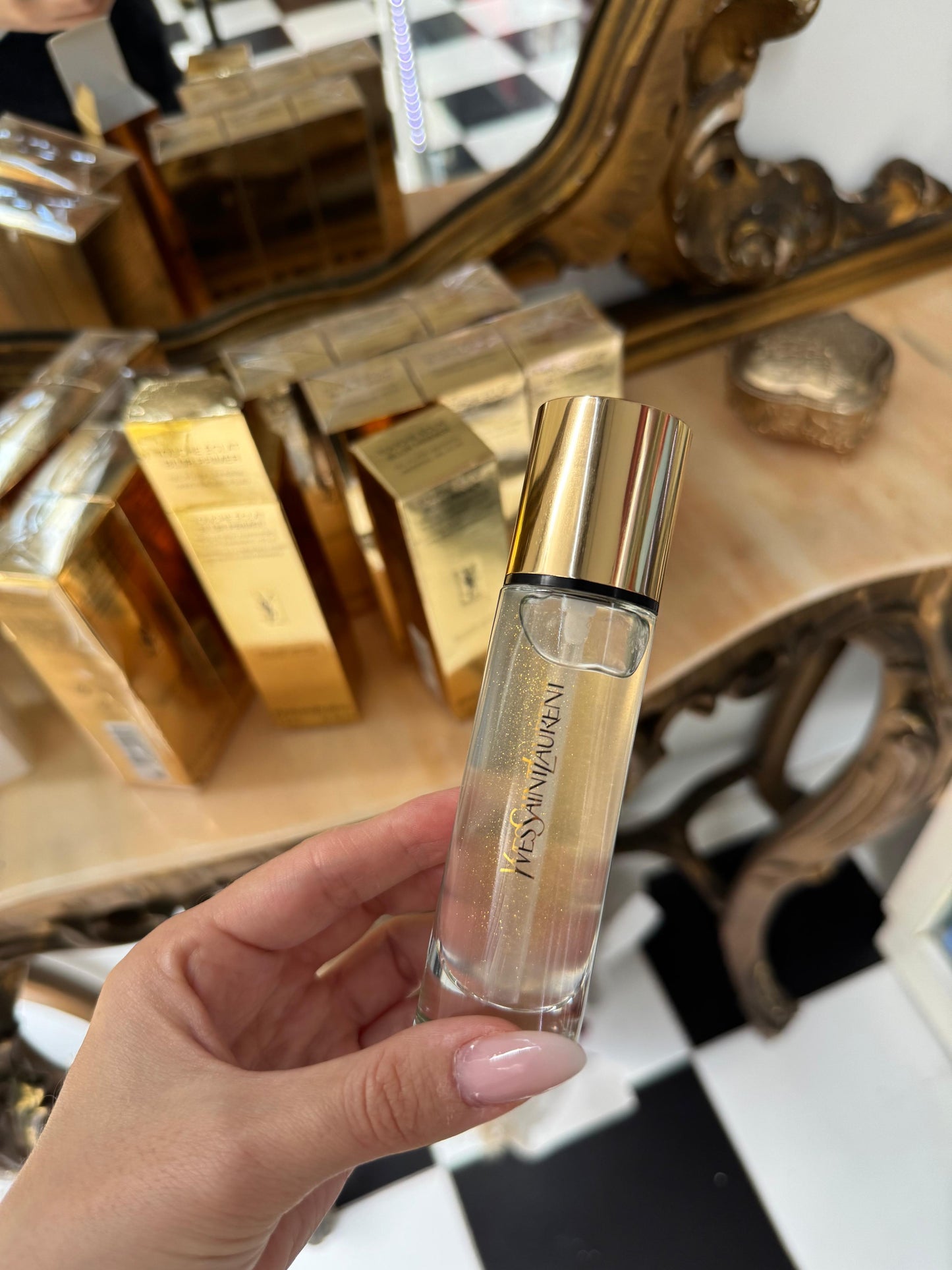 YSL Touche Éclat Blur Primer
Instant Radiance & Luminosity