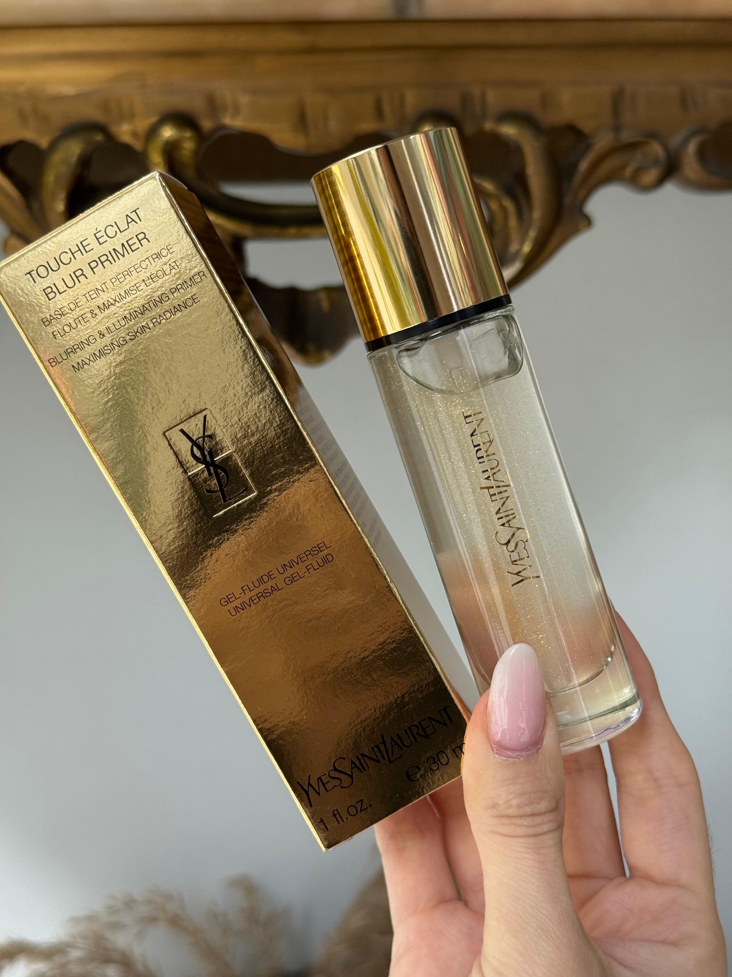 YSL Touche Éclat Blur Primer
Instant Radiance & Luminosity