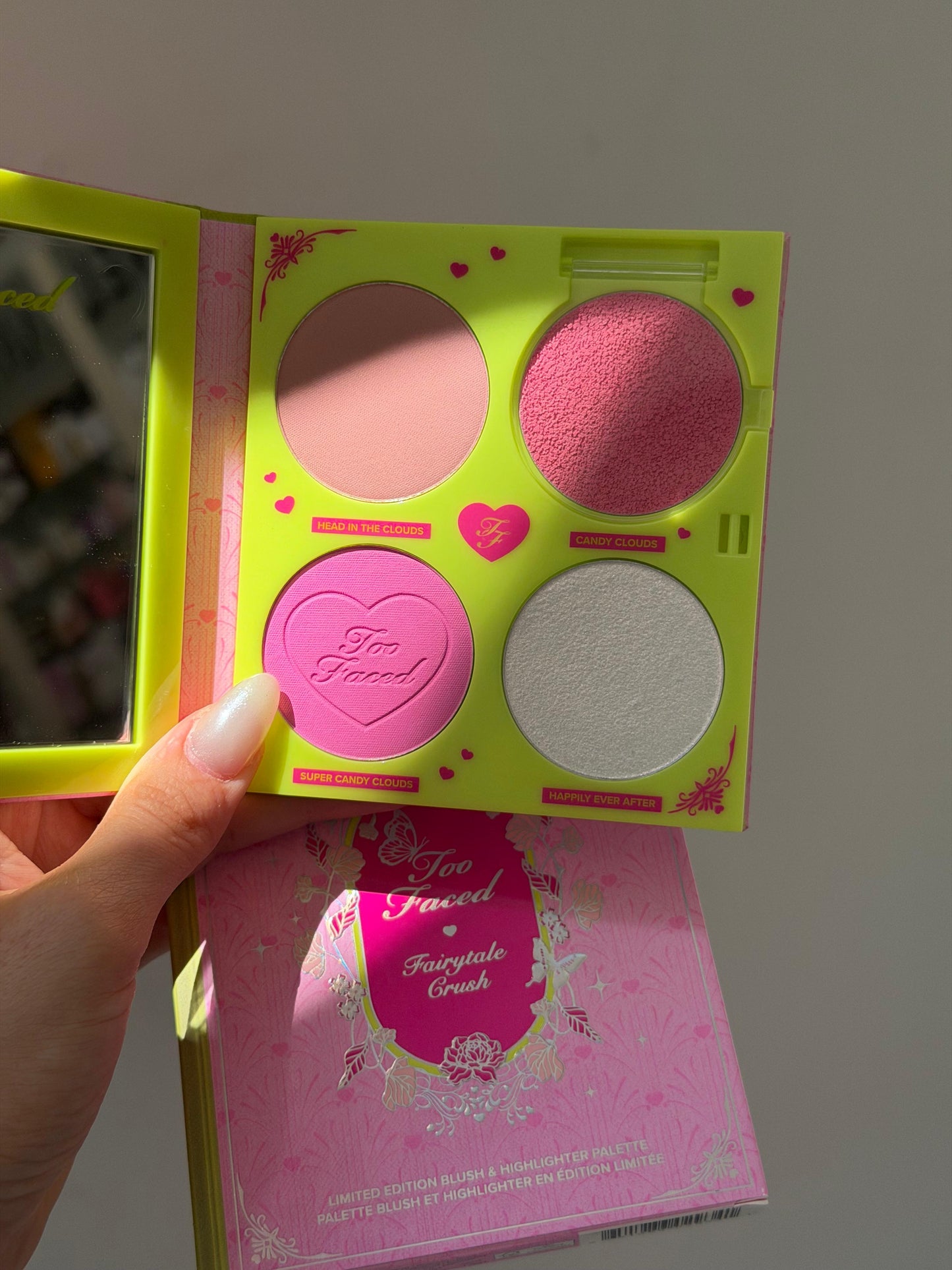TOO FACED Fairytale Crush
Limited Edition Blush & Highlighter Palette