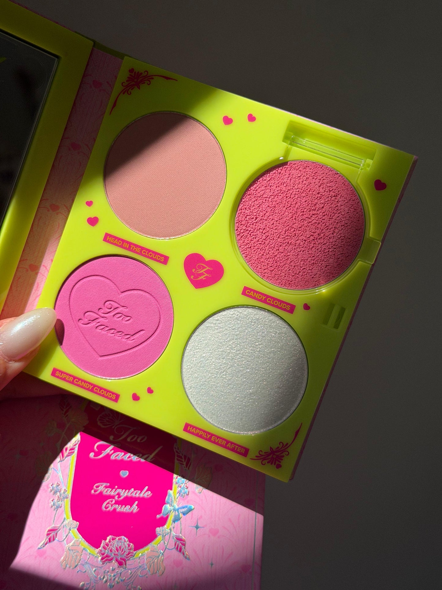 TOO FACED Fairytale Crush
Limited Edition Blush & Highlighter Palette