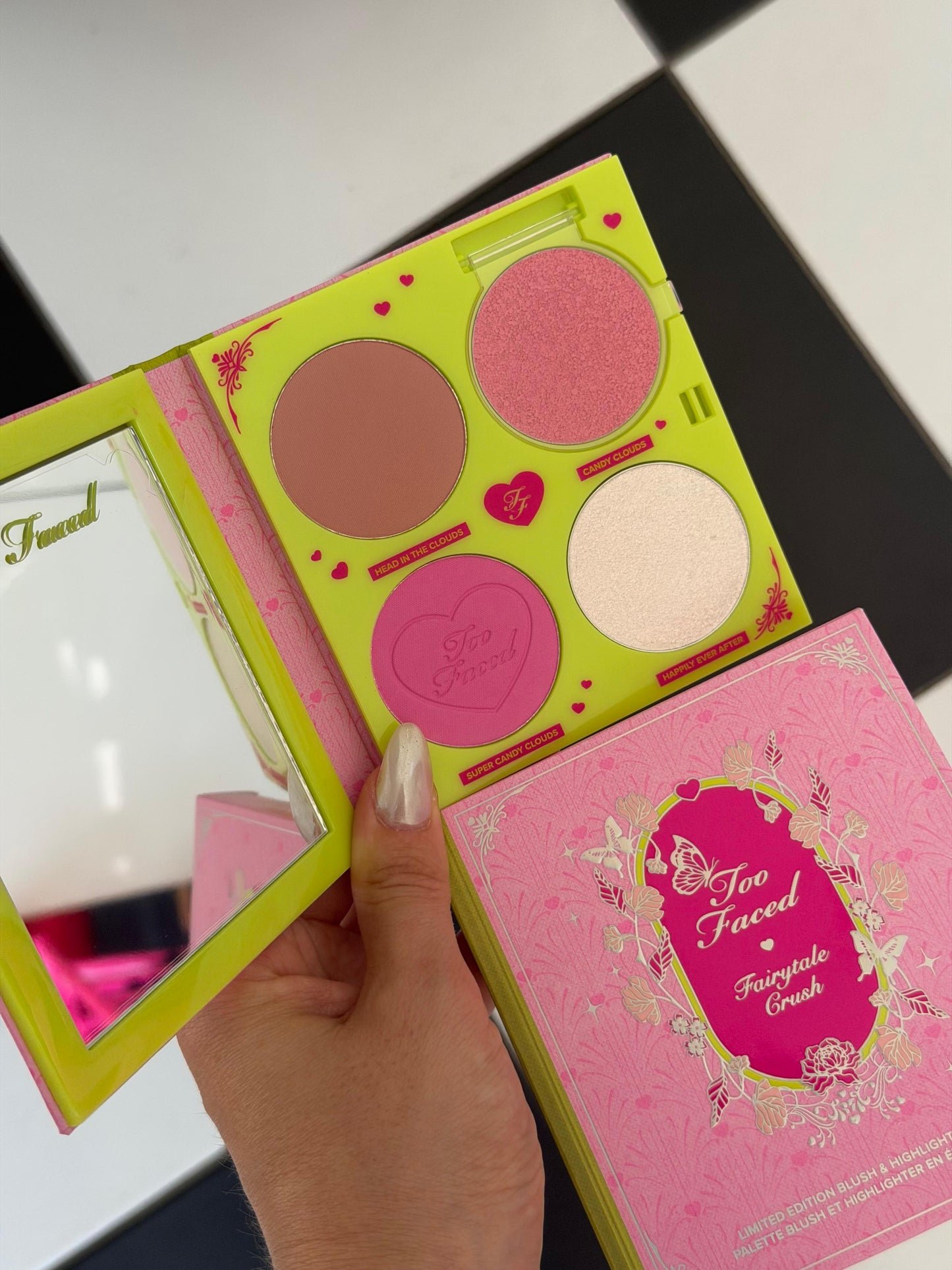 TOO FACED Fairytale Crush
Limited Edition Blush & Highlighter Palette