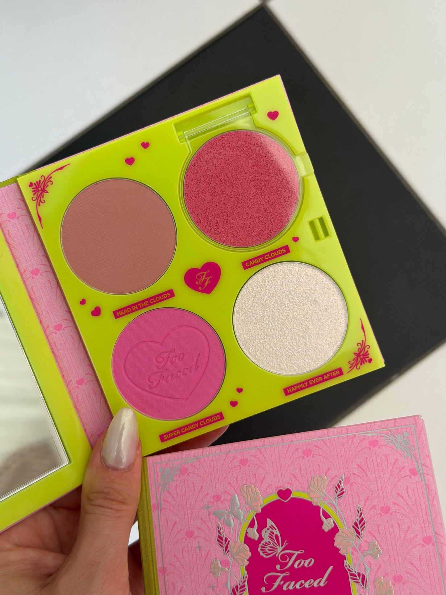TOO FACED Fairytale Crush
Limited Edition Blush & Highlighter Palette