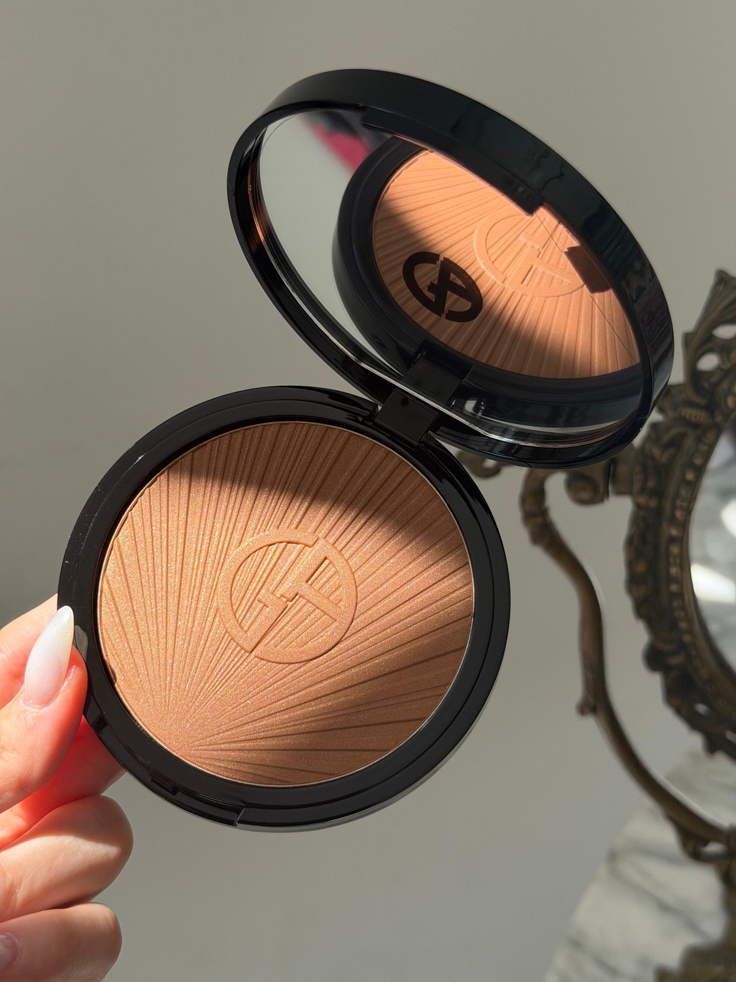 ARMANI Luminous Silk Longwear Creamy Bronzing Powder