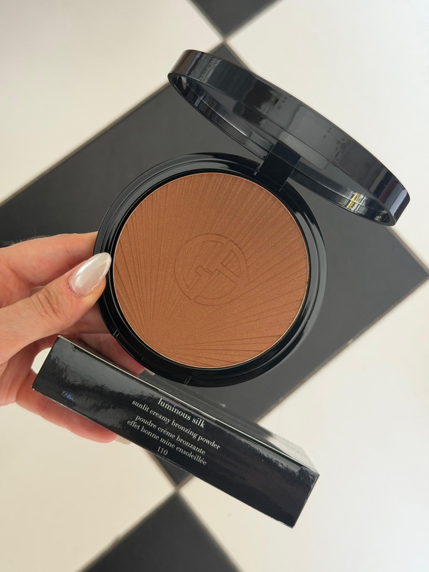 ARMANI Luminous Silk Longwear Creamy Bronzing Powder