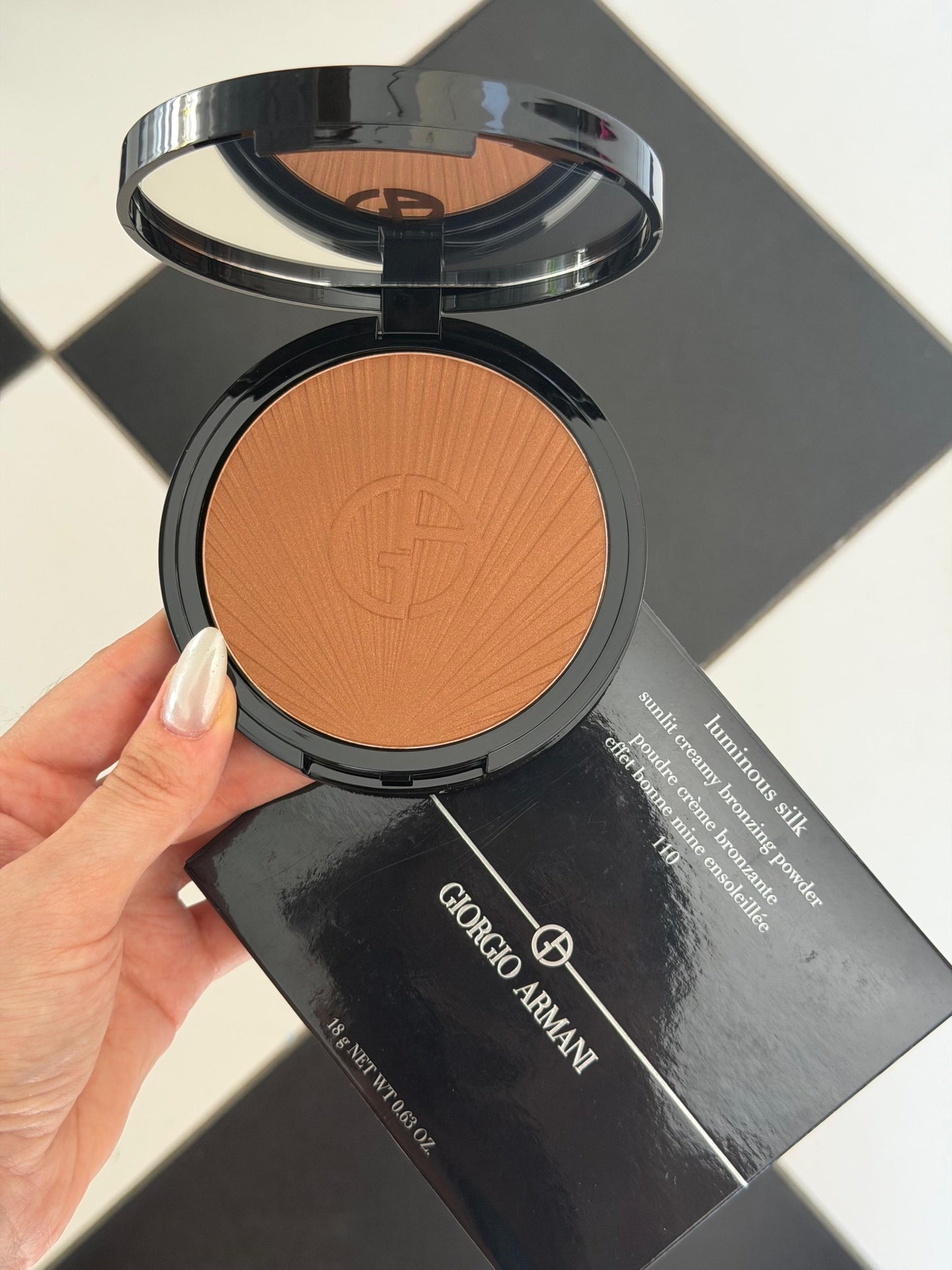 ARMANI Luminous Silk Longwear Creamy Bronzing Powder