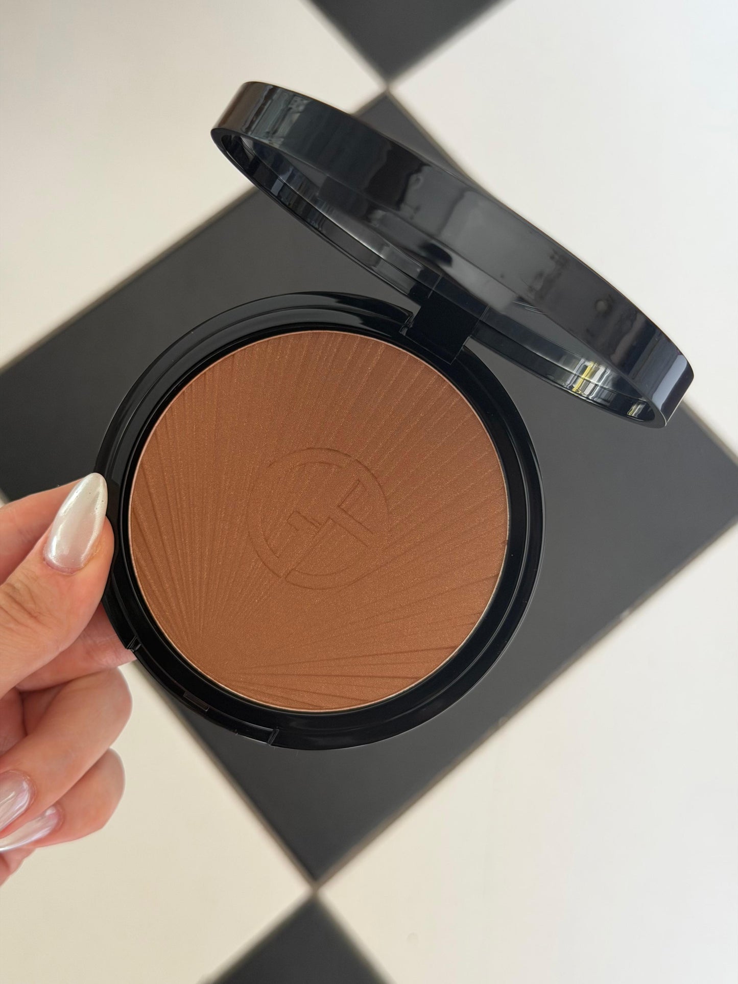 ARMANI Luminous Silk Longwear Creamy Bronzing Powder