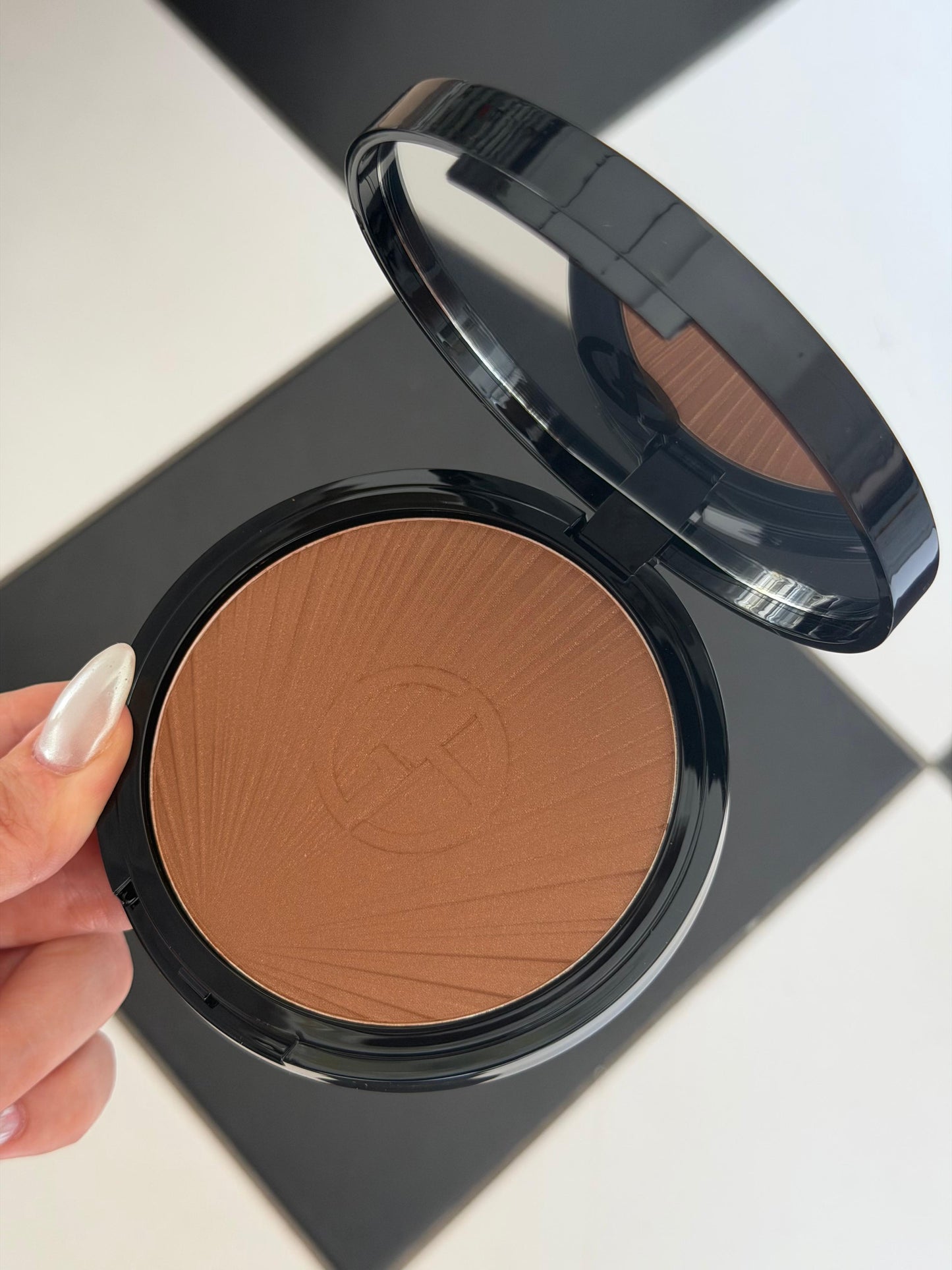 ARMANI Luminous Silk Longwear Creamy Bronzing Powder