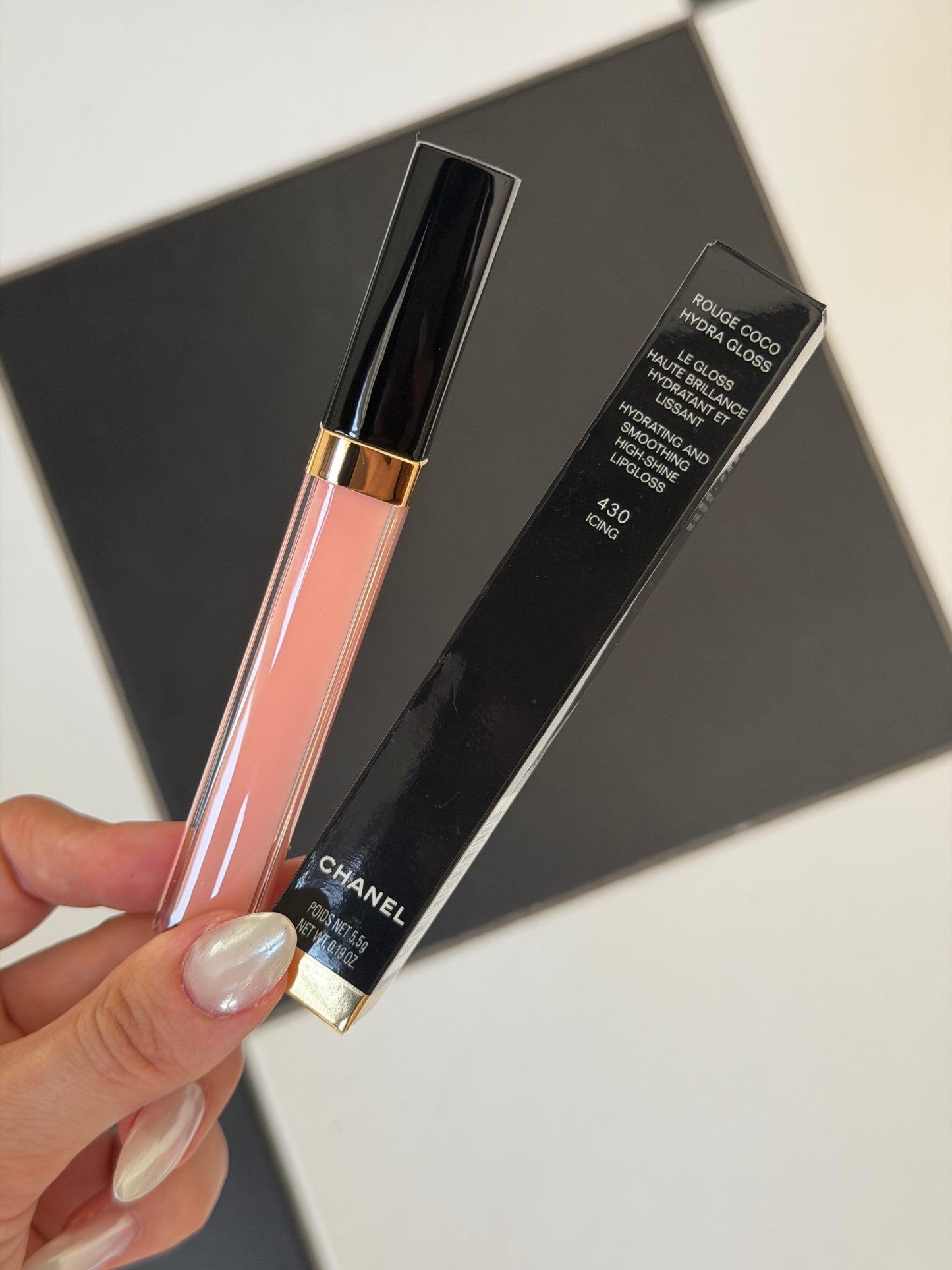 CHANEL Rouge Coco Gloss (430)
Moisturizing Gel Brillant Hidratant
