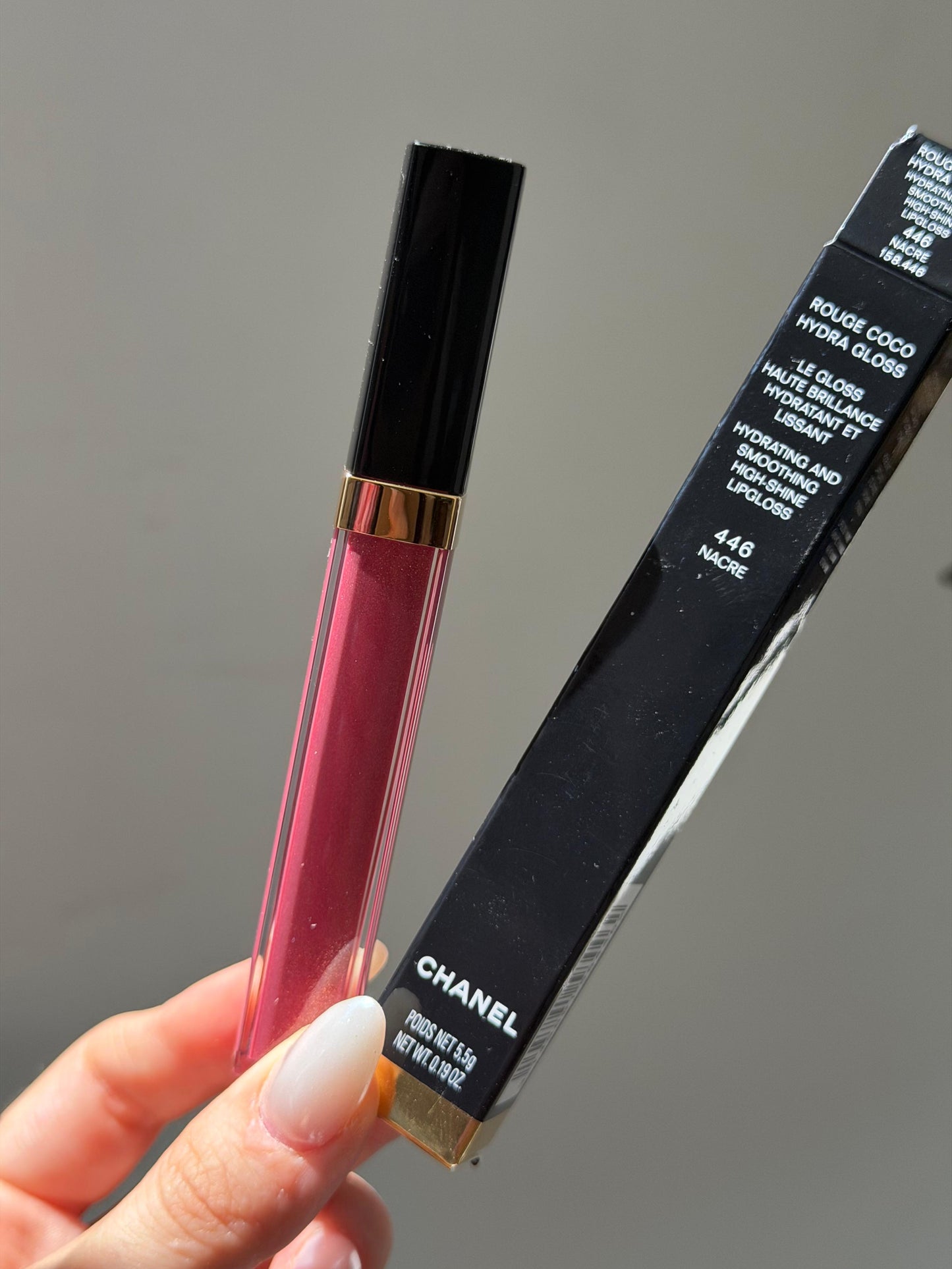 CHANEL Rouge Coco Gloss (446)
Moisturizing Gel Brillant Hidratant