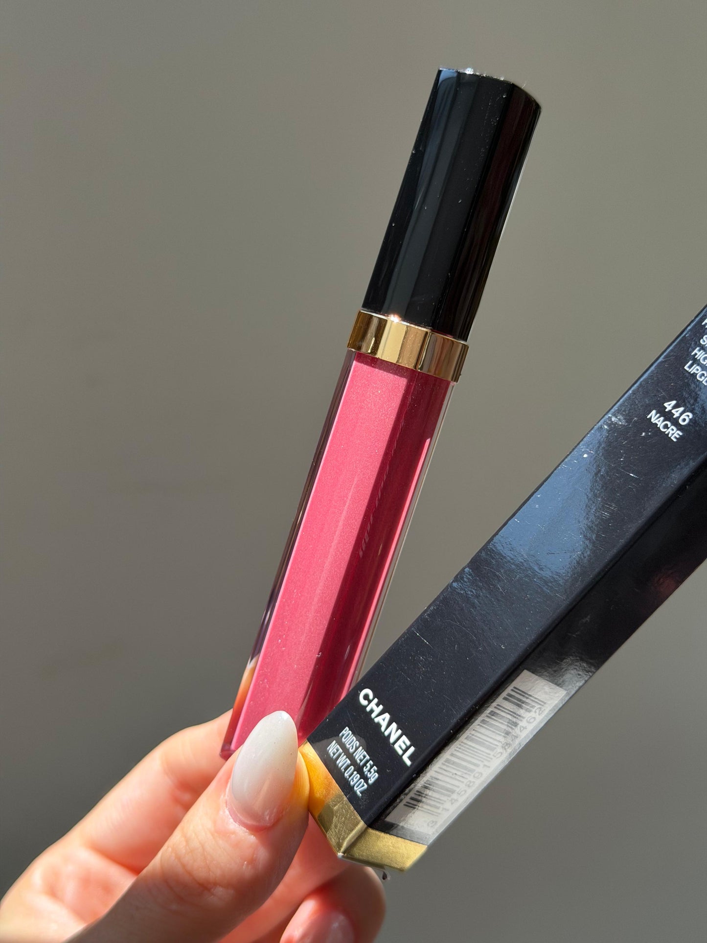 CHANEL Rouge Coco Gloss (446)
Moisturizing Gel Brillant Hidratant