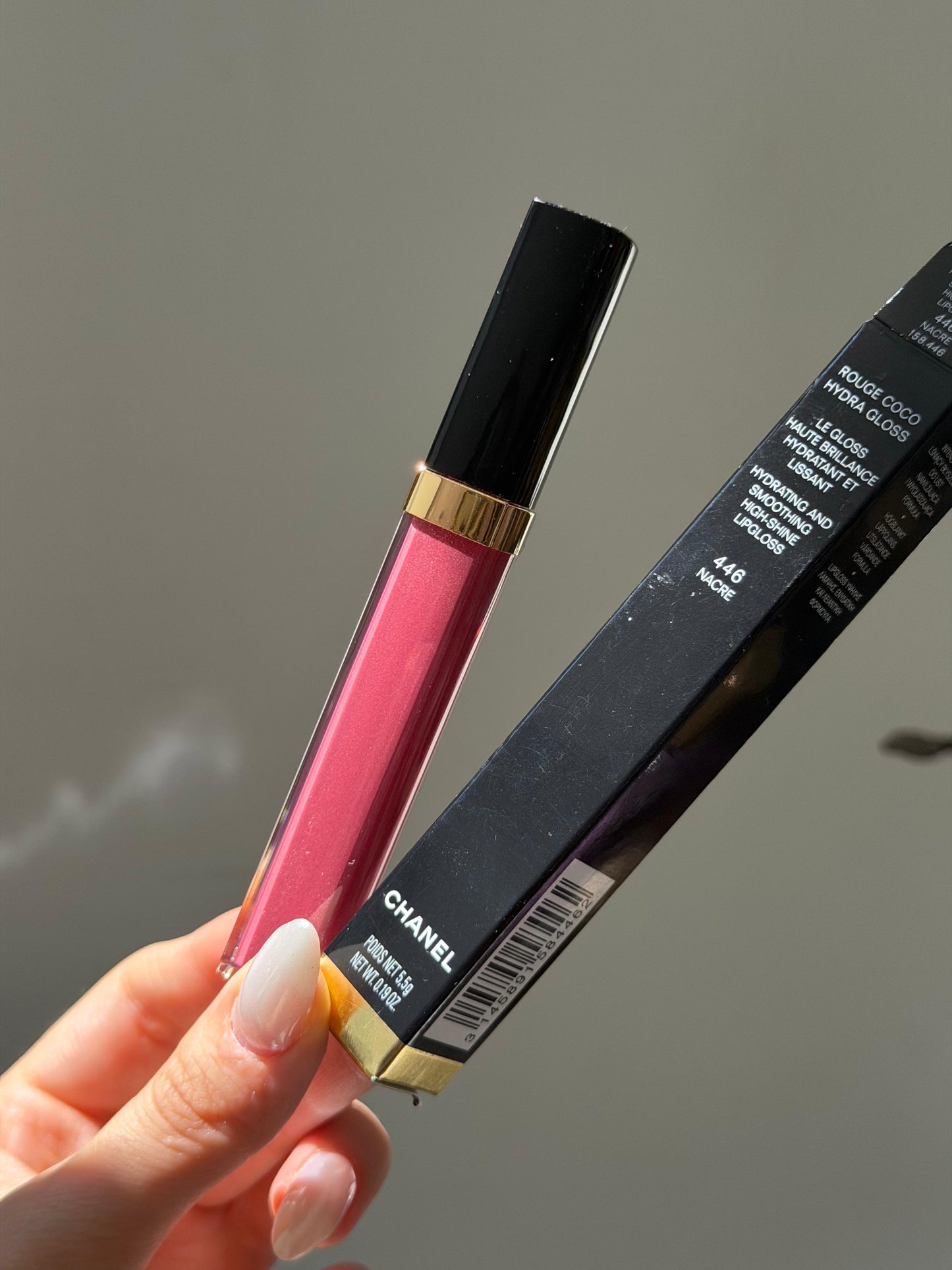 CHANEL Rouge Coco Gloss (446)
Moisturizing Gel Brillant Hidratant
