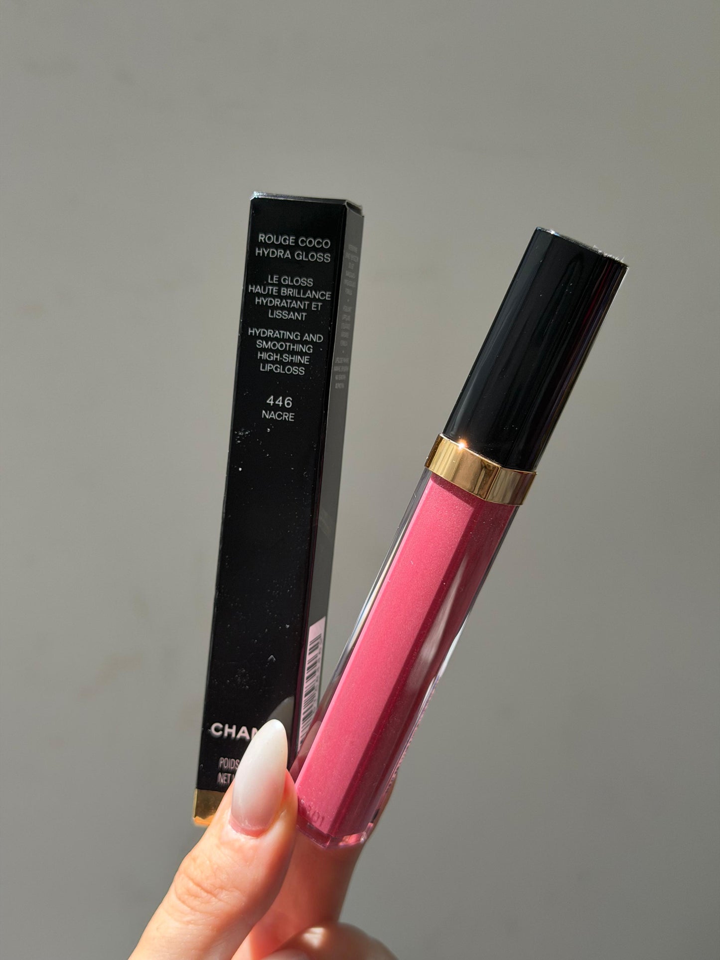 CHANEL Rouge Coco Gloss (446)
Moisturizing Gel Brillant Hidratant