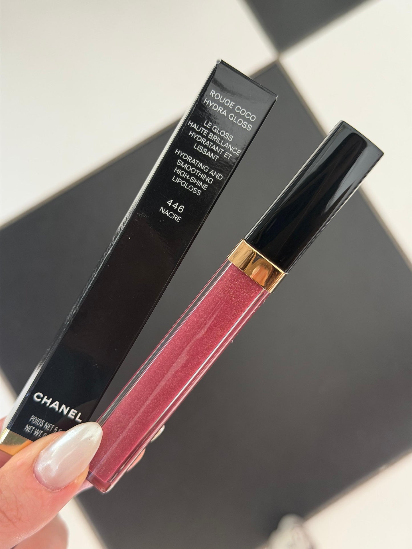 CHANEL Rouge Coco Gloss (446)
Moisturizing Gel Brillant Hidratant