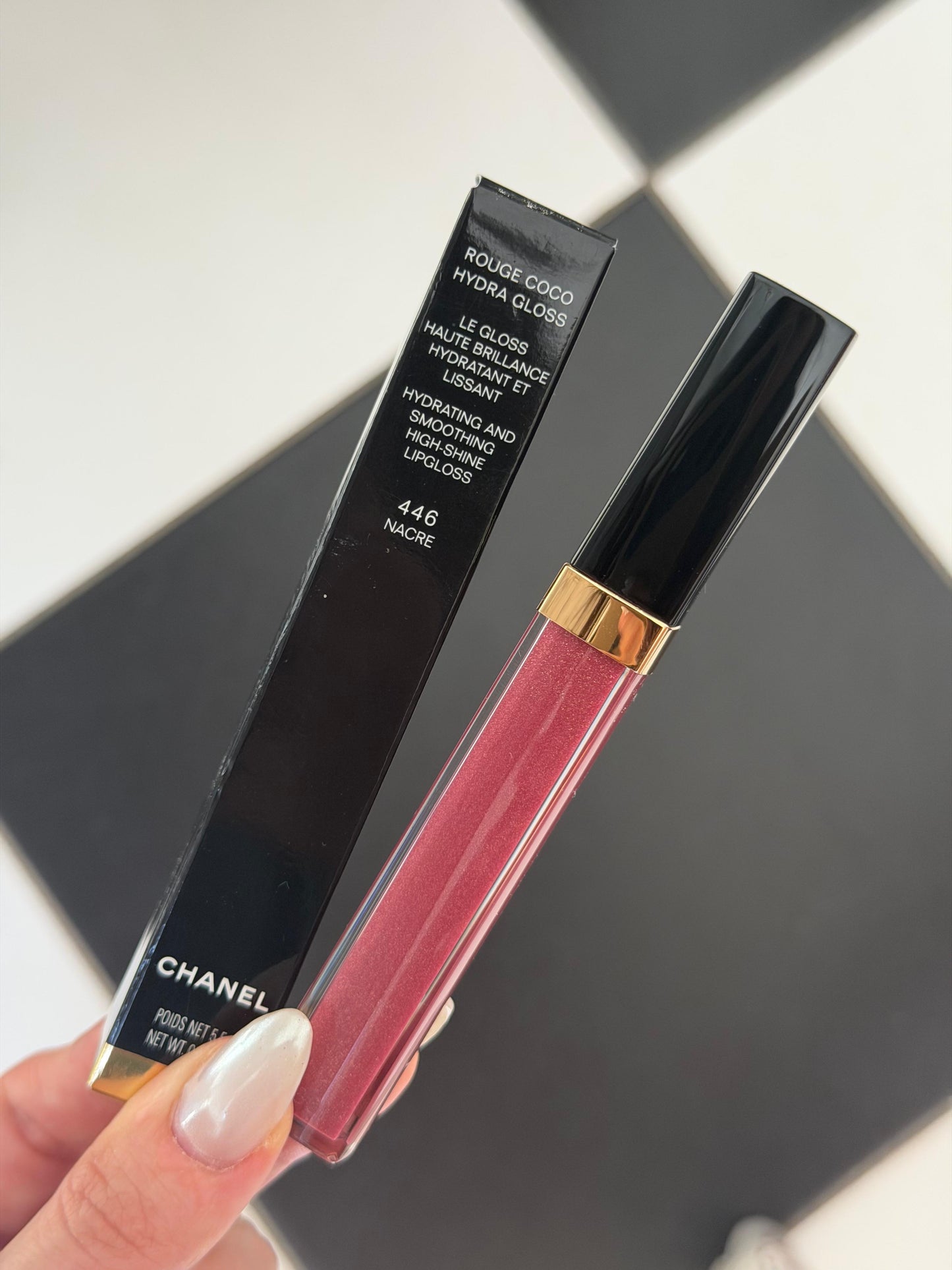 CHANEL Rouge Coco Gloss (446)
Moisturizing Gel Brillant Hidratant